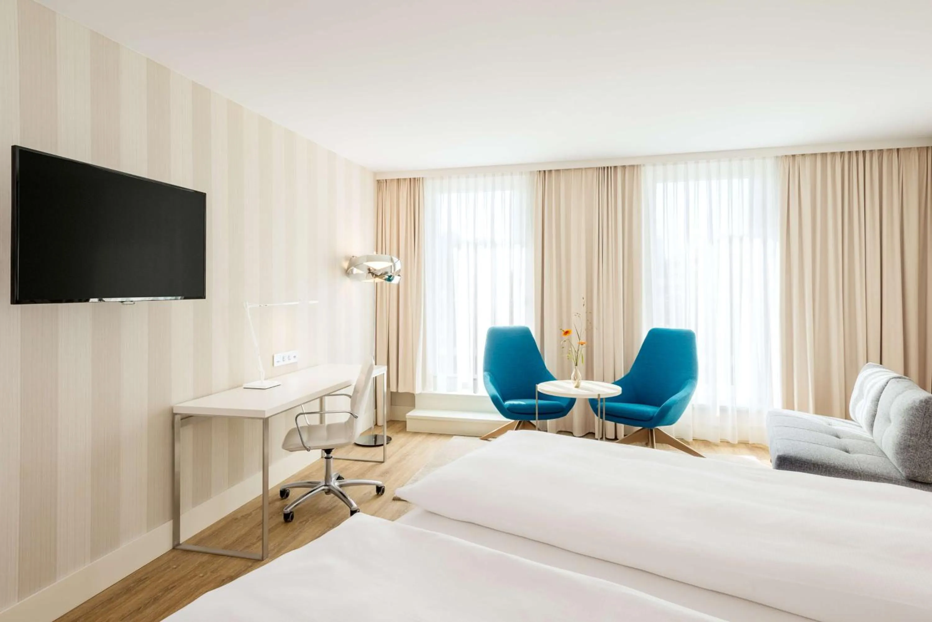 Photo of the whole room, Bed in NH Essen