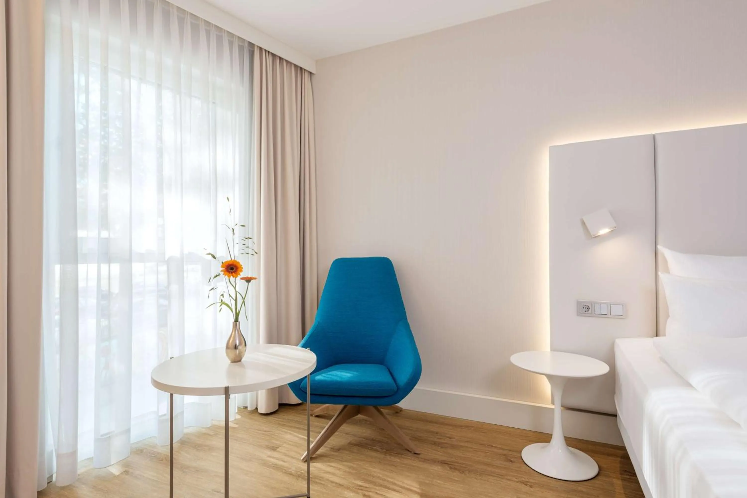 Photo of the whole room, Bed in NH Essen