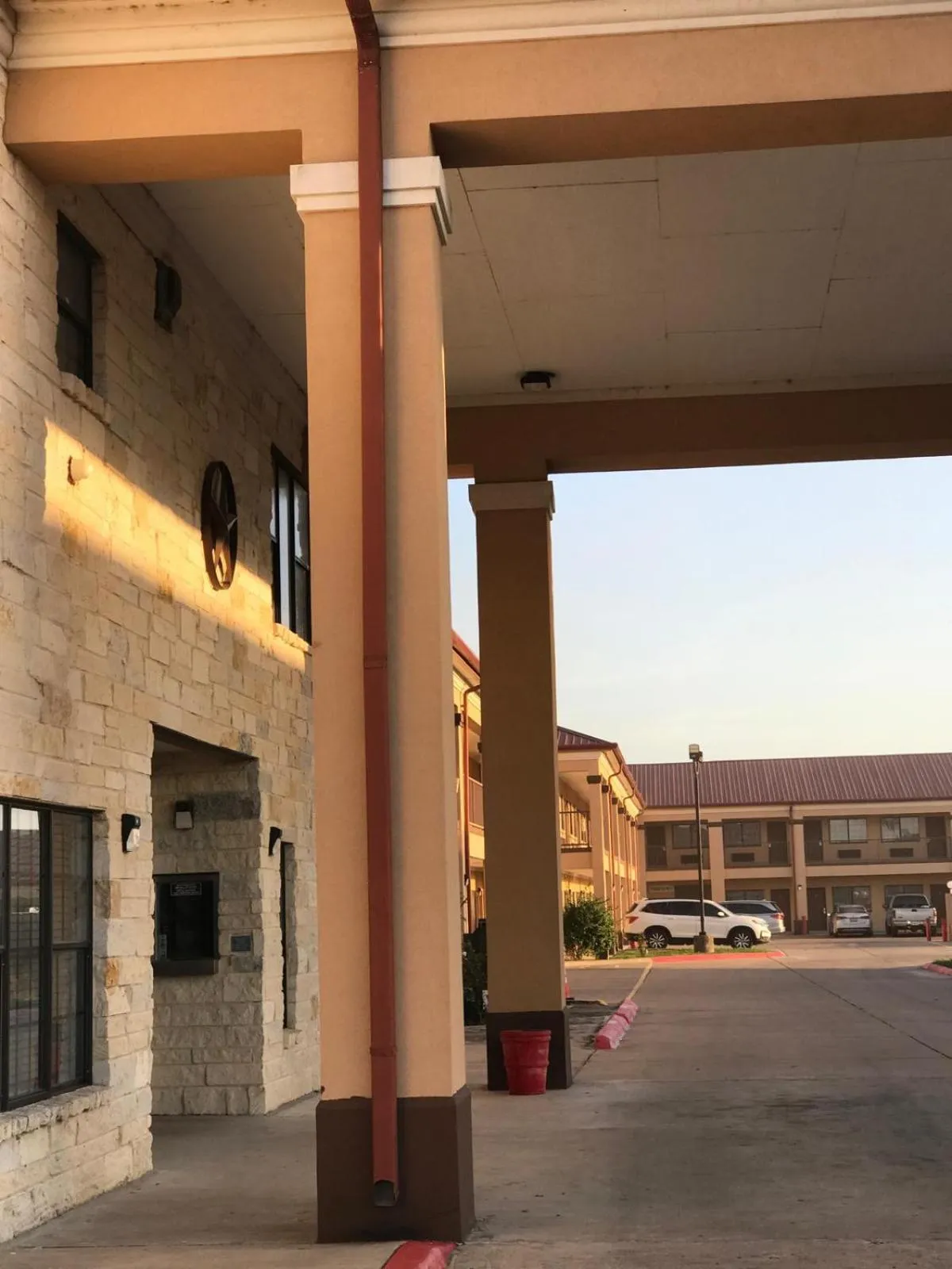 Property building in Texas Inn & Suites
