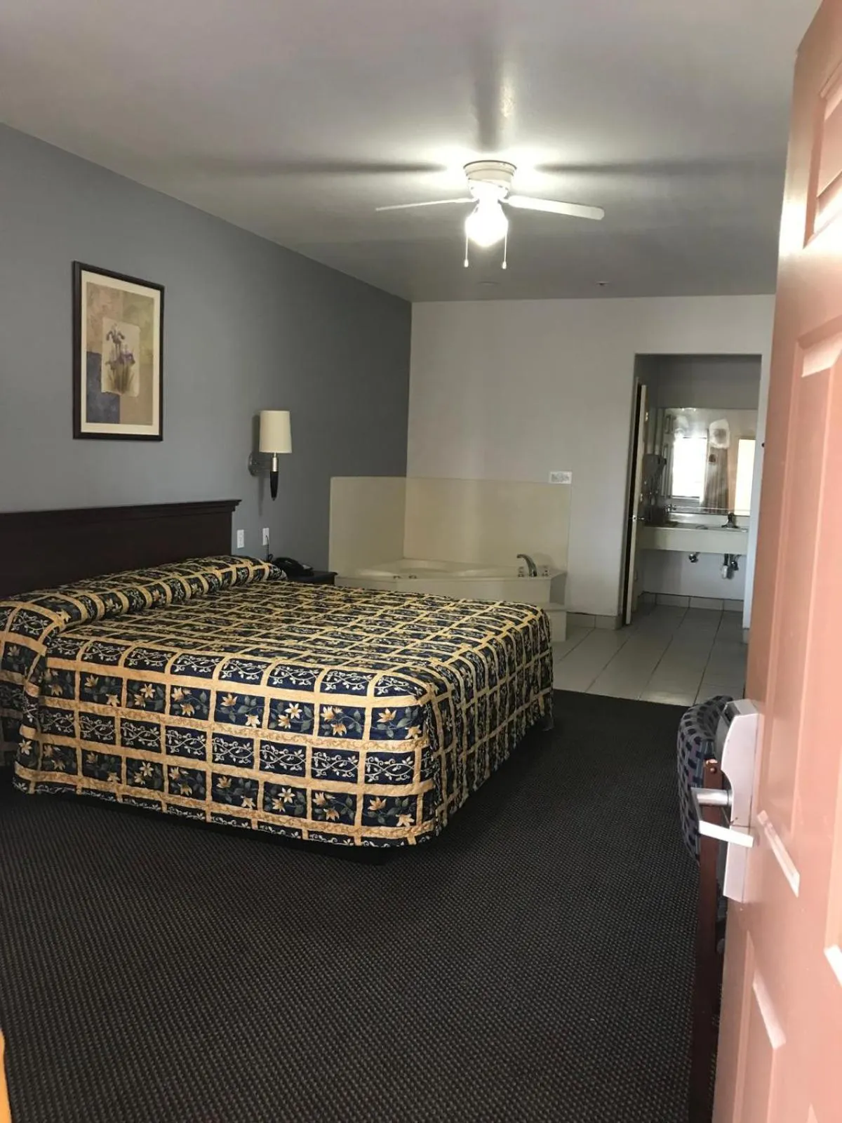 Photo of the whole room, Bed in Texas Inn & Suites