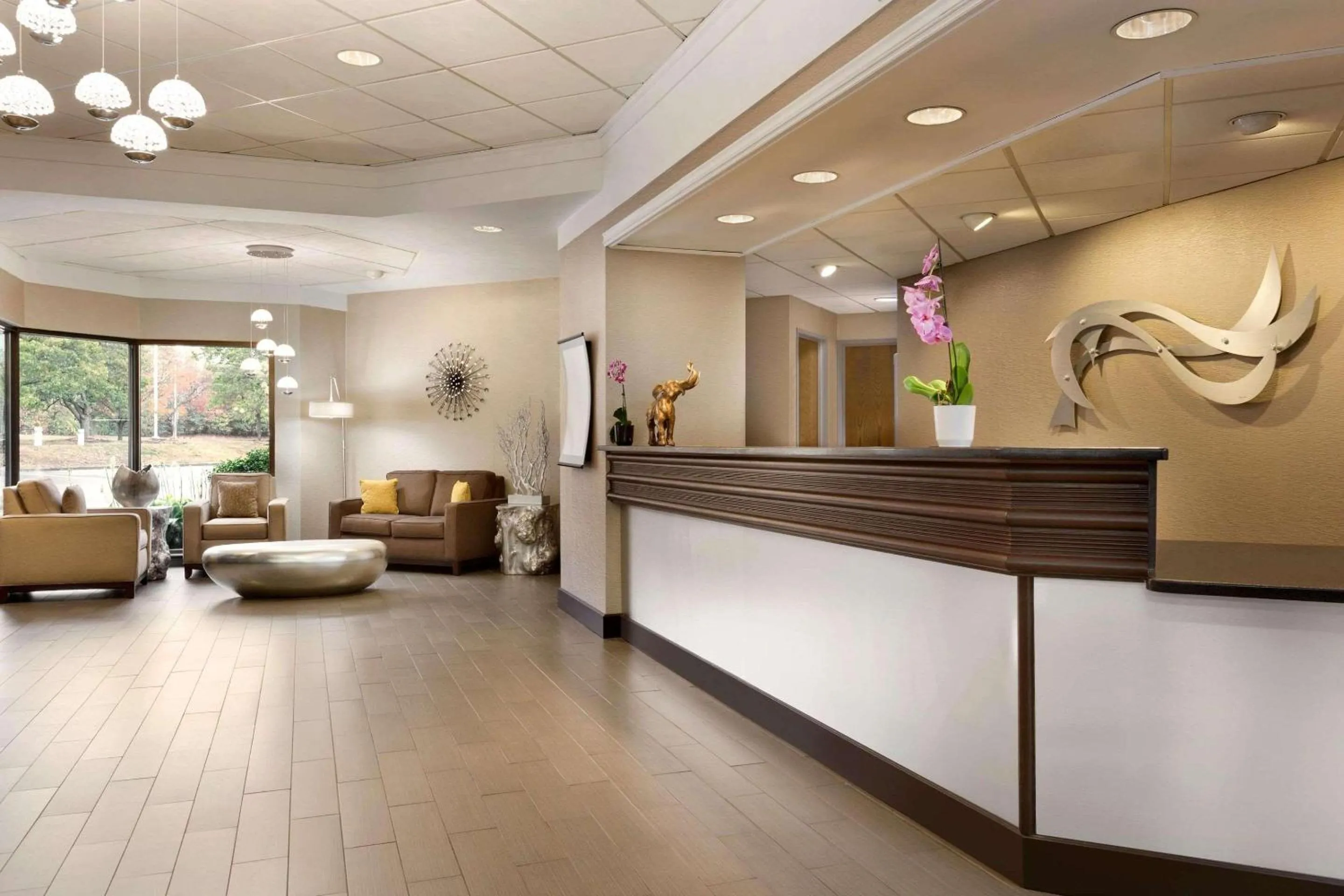 Lobby or reception in Radisson Akron-Fairlawn Copley