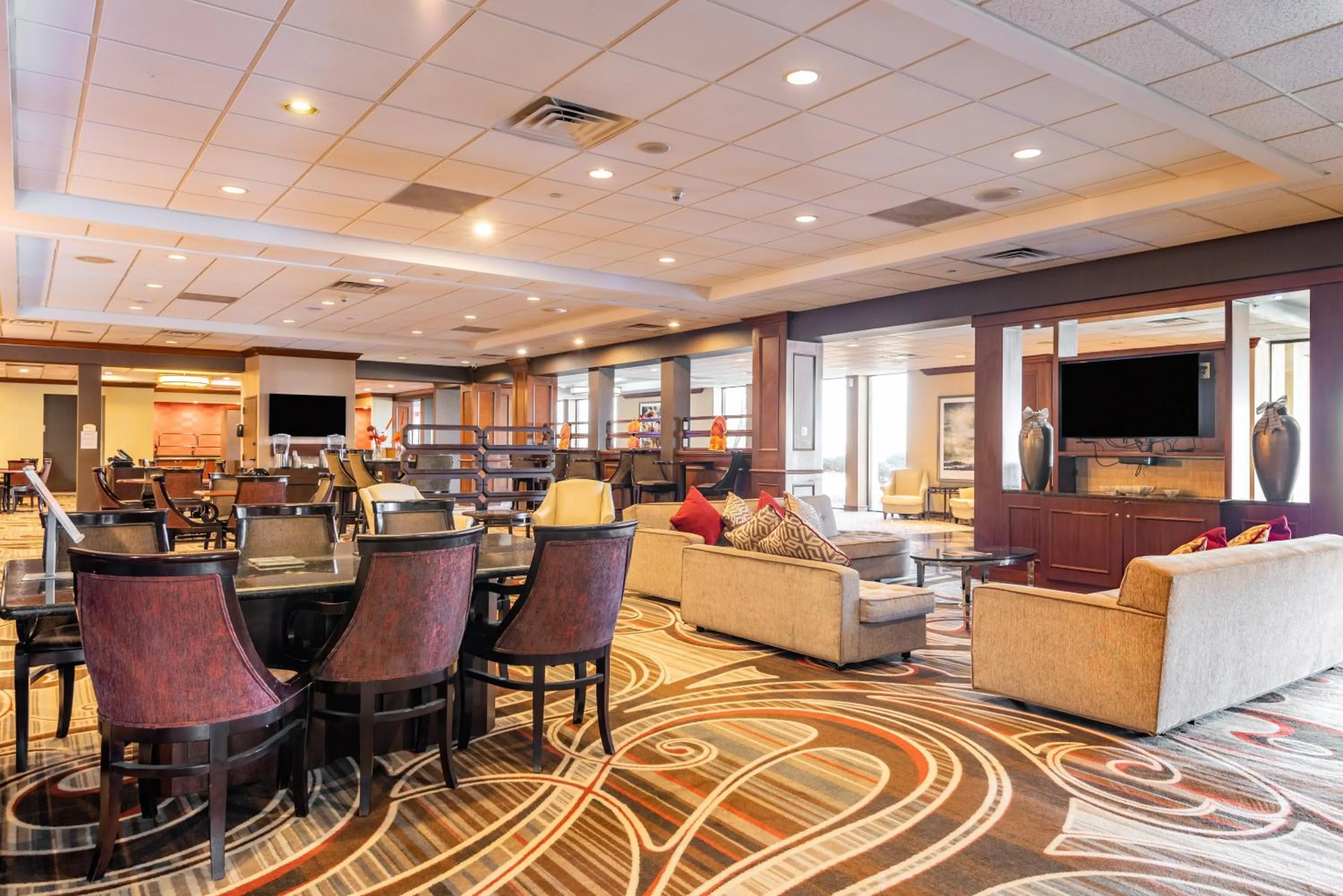 Breakfast in Wyndham Omaha Hotel - West Dodge