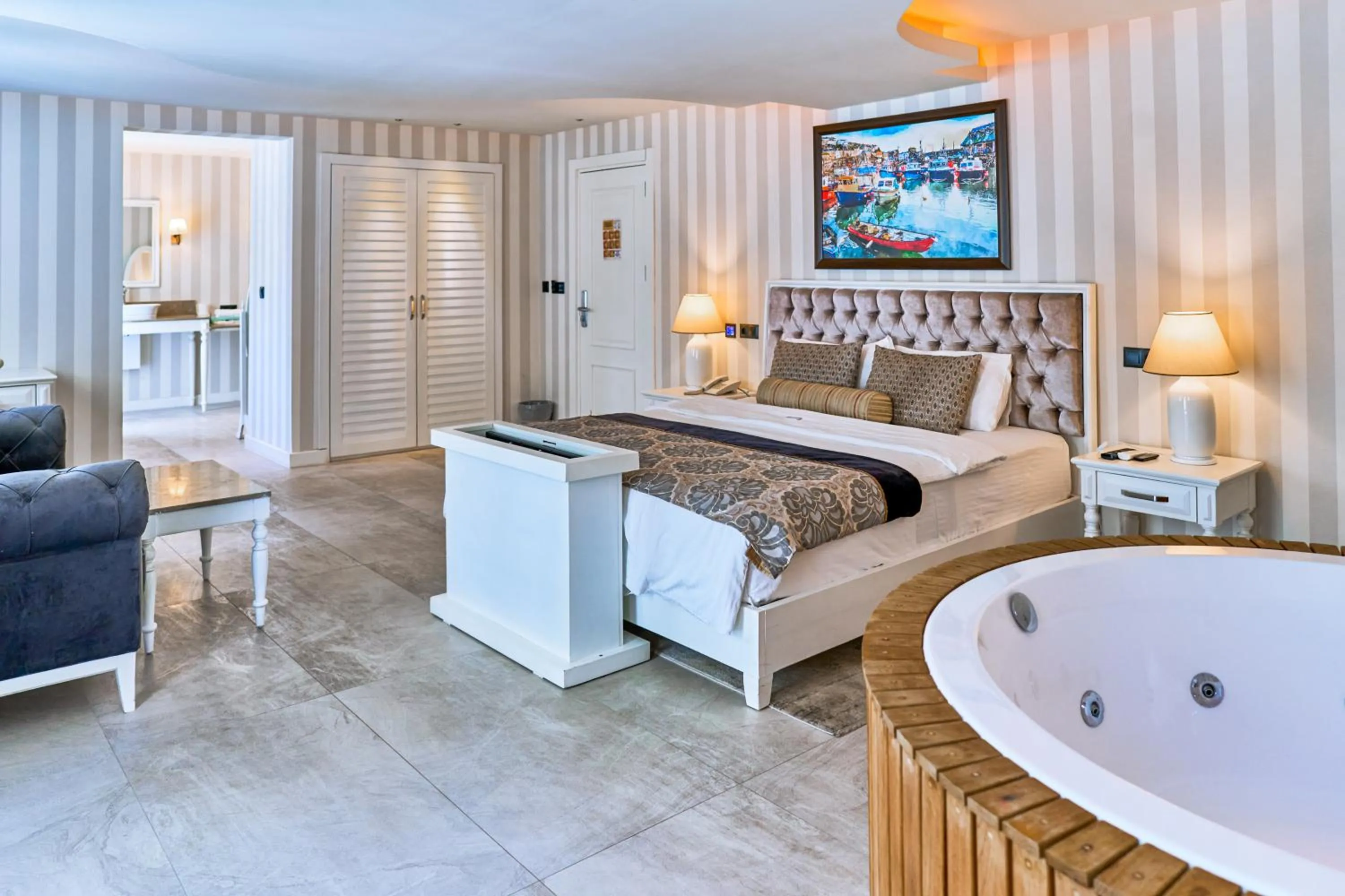 Photo of the whole room, Bed in Salonika Suites