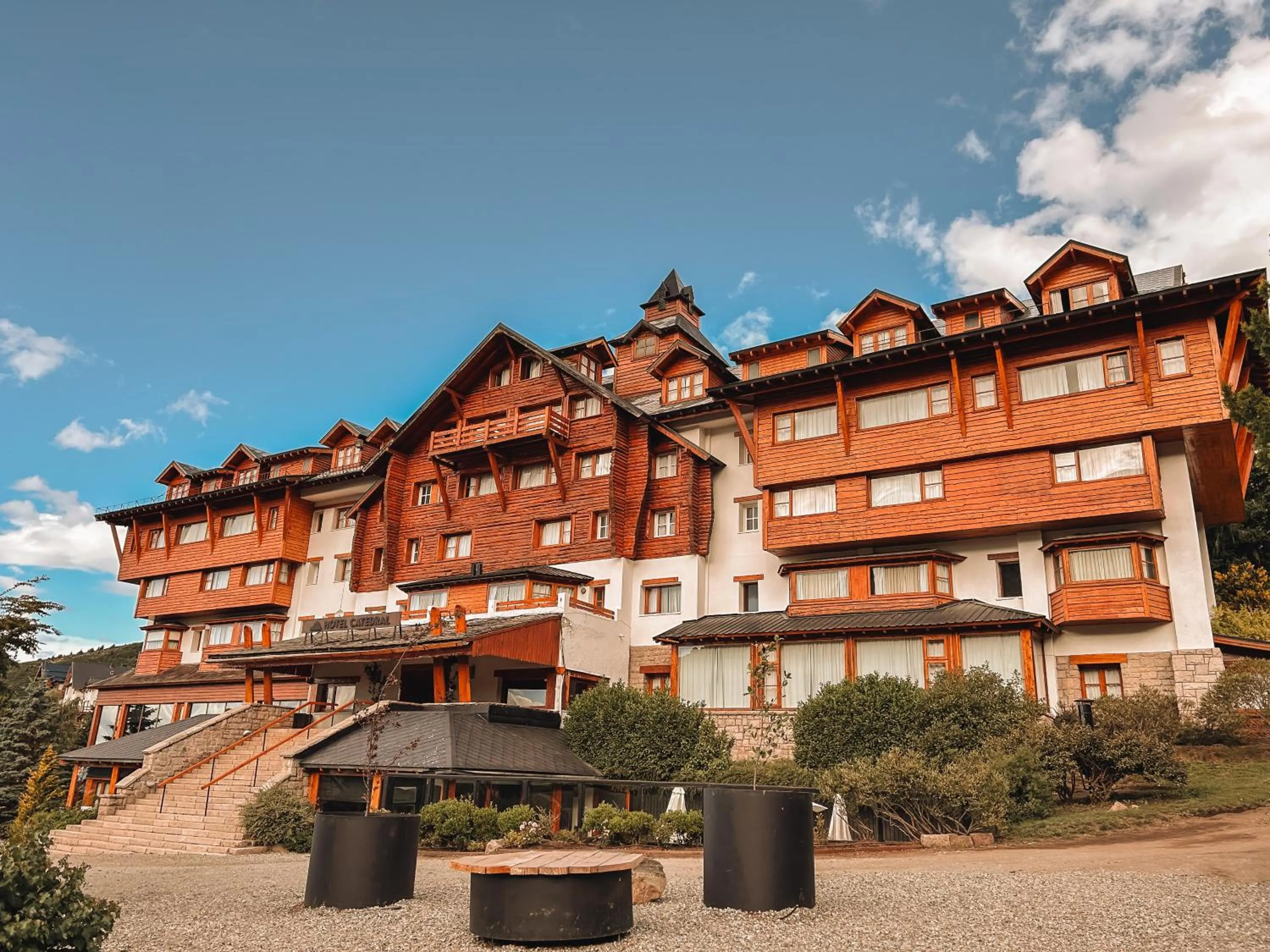 Facade/entrance in Hotel Catedral Patagonia Ski & Wellness