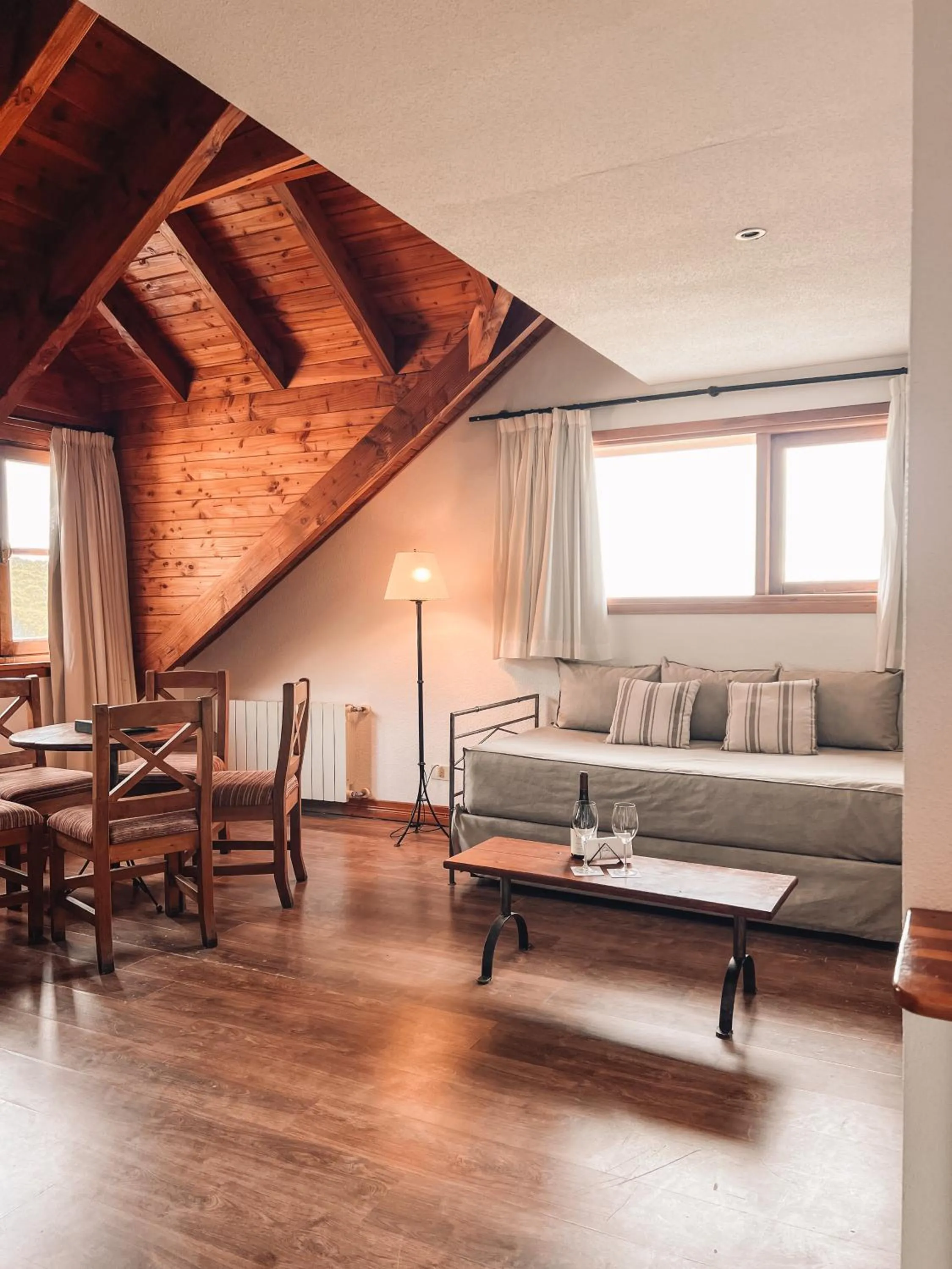 Living room, Bed in Hotel Catedral Patagonia Ski & Wellness