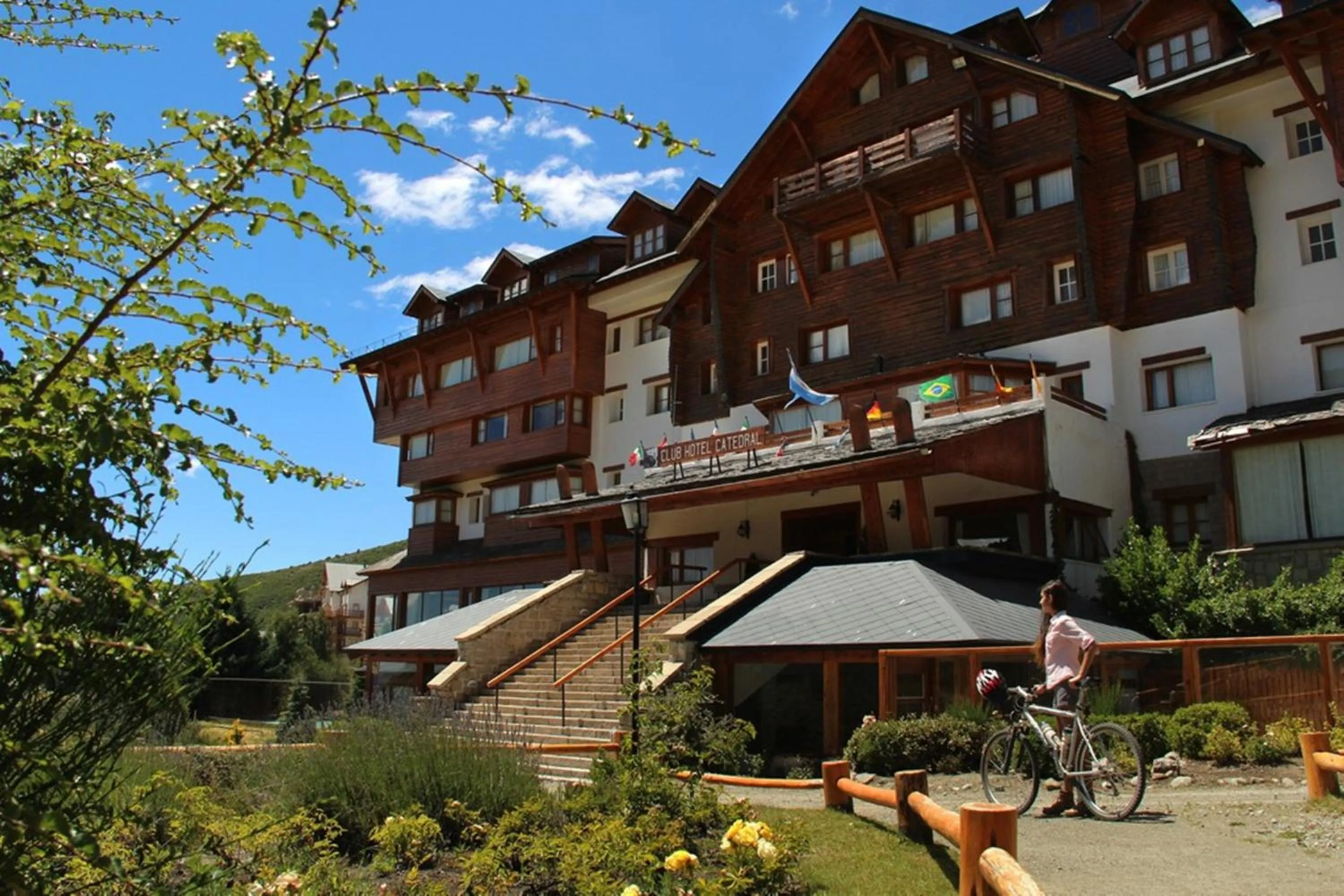 Facade/entrance in Hotel Catedral Patagonia Ski & Wellness