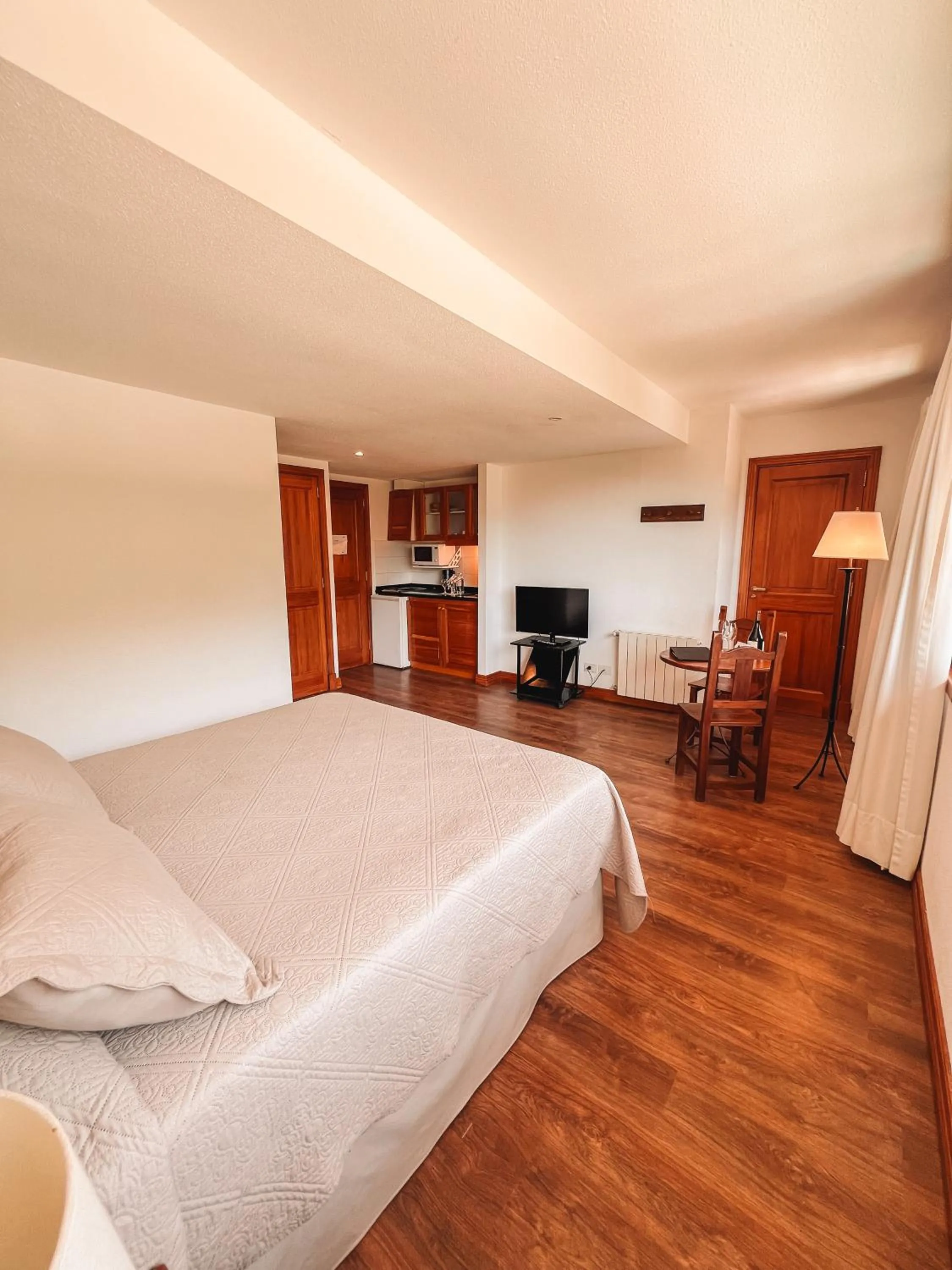 Photo of the whole room, Bed in Hotel Catedral Patagonia Ski & Wellness