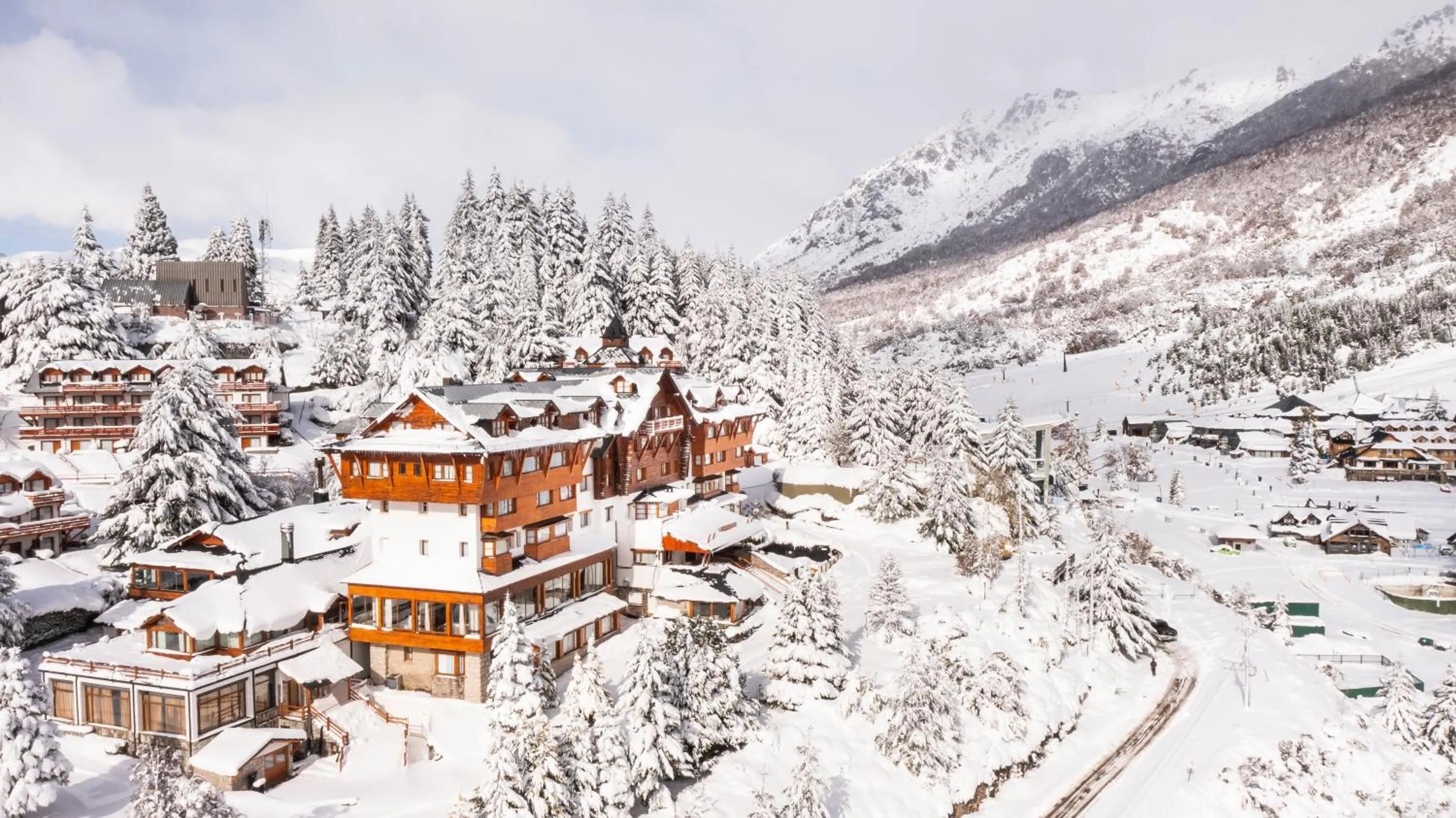 Property building in Hotel Catedral Patagonia Ski & Wellness