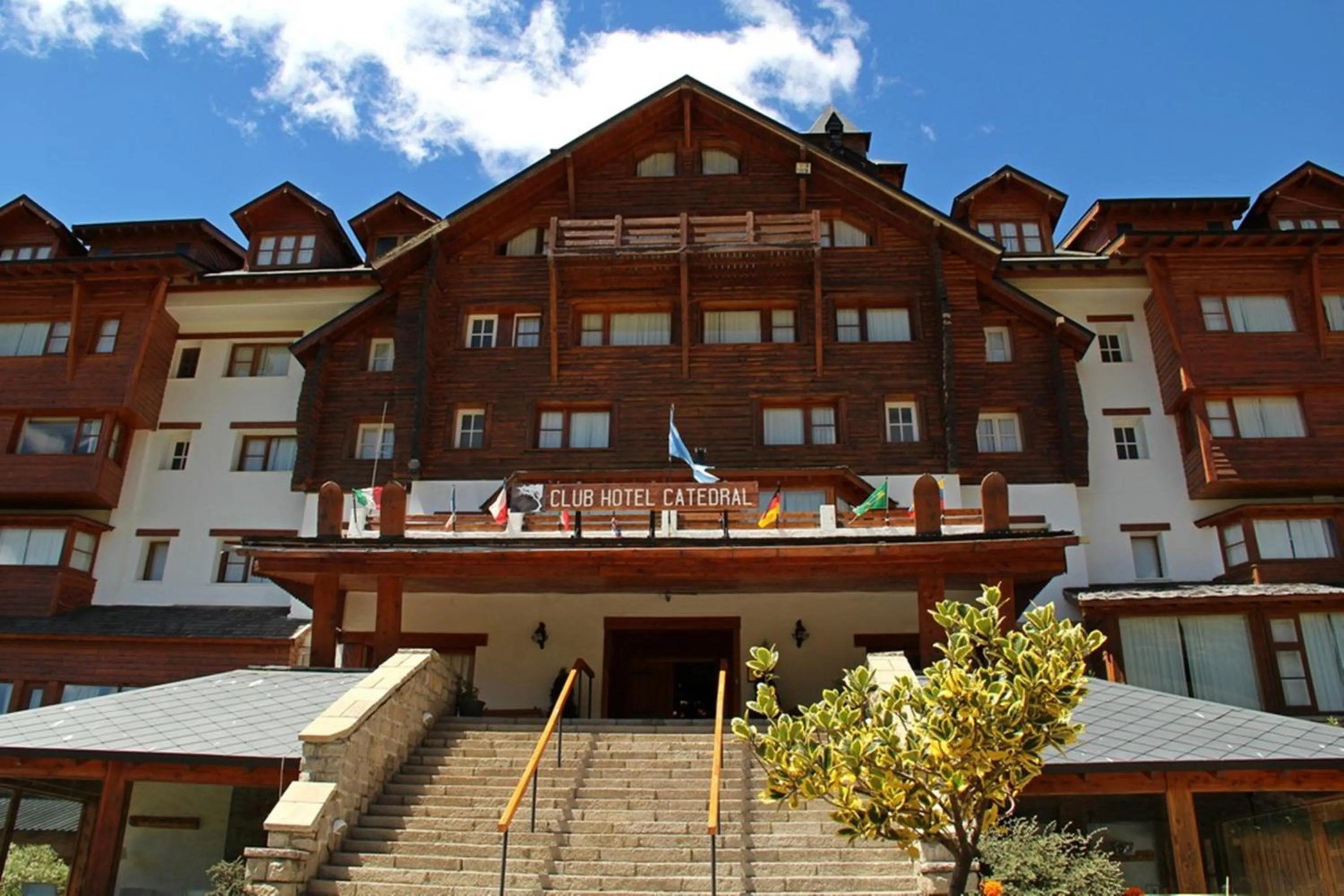 Facade/entrance in Hotel Catedral Patagonia Ski & Wellness