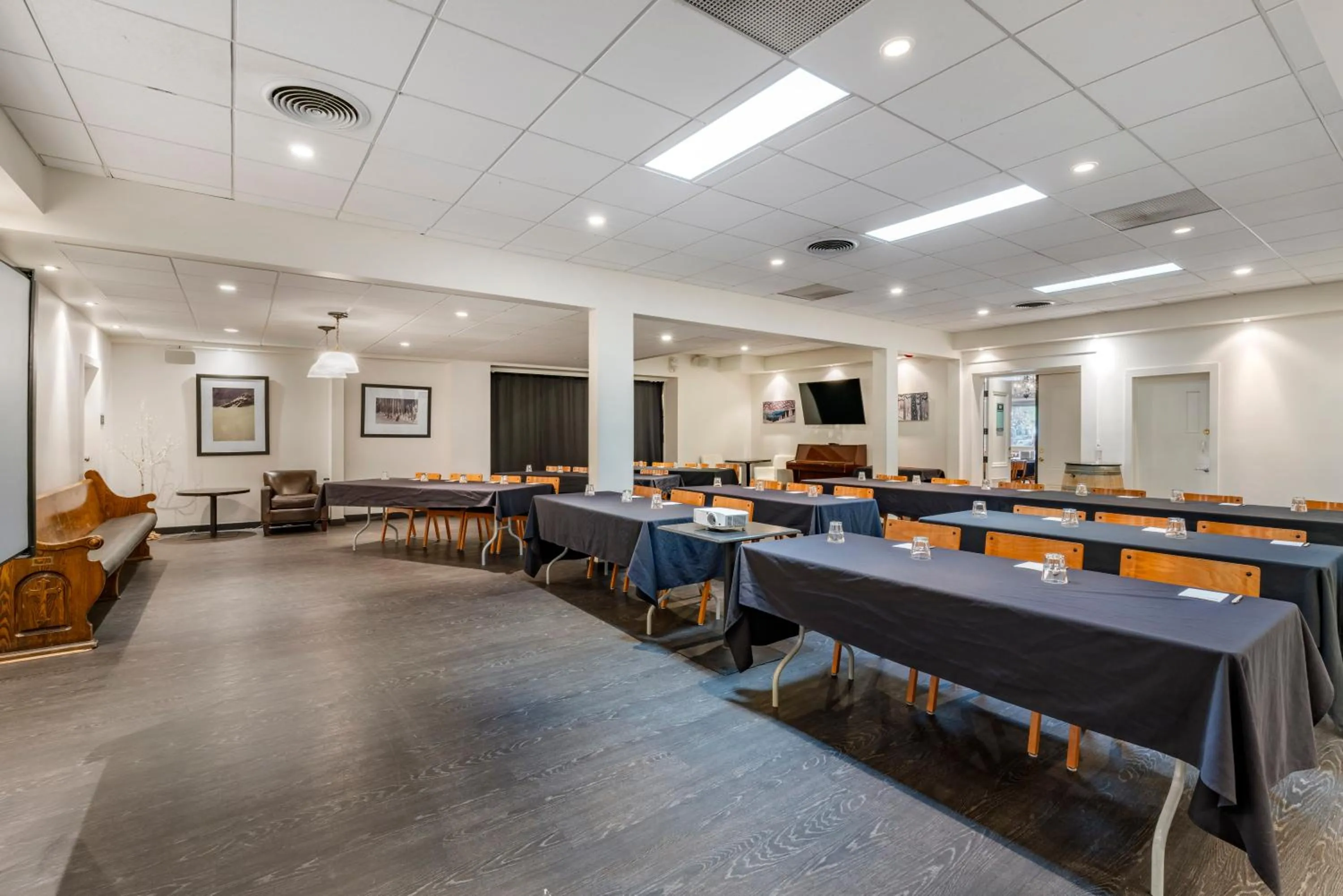 Restaurant/places to eat in Regent Hotel Revelstoke