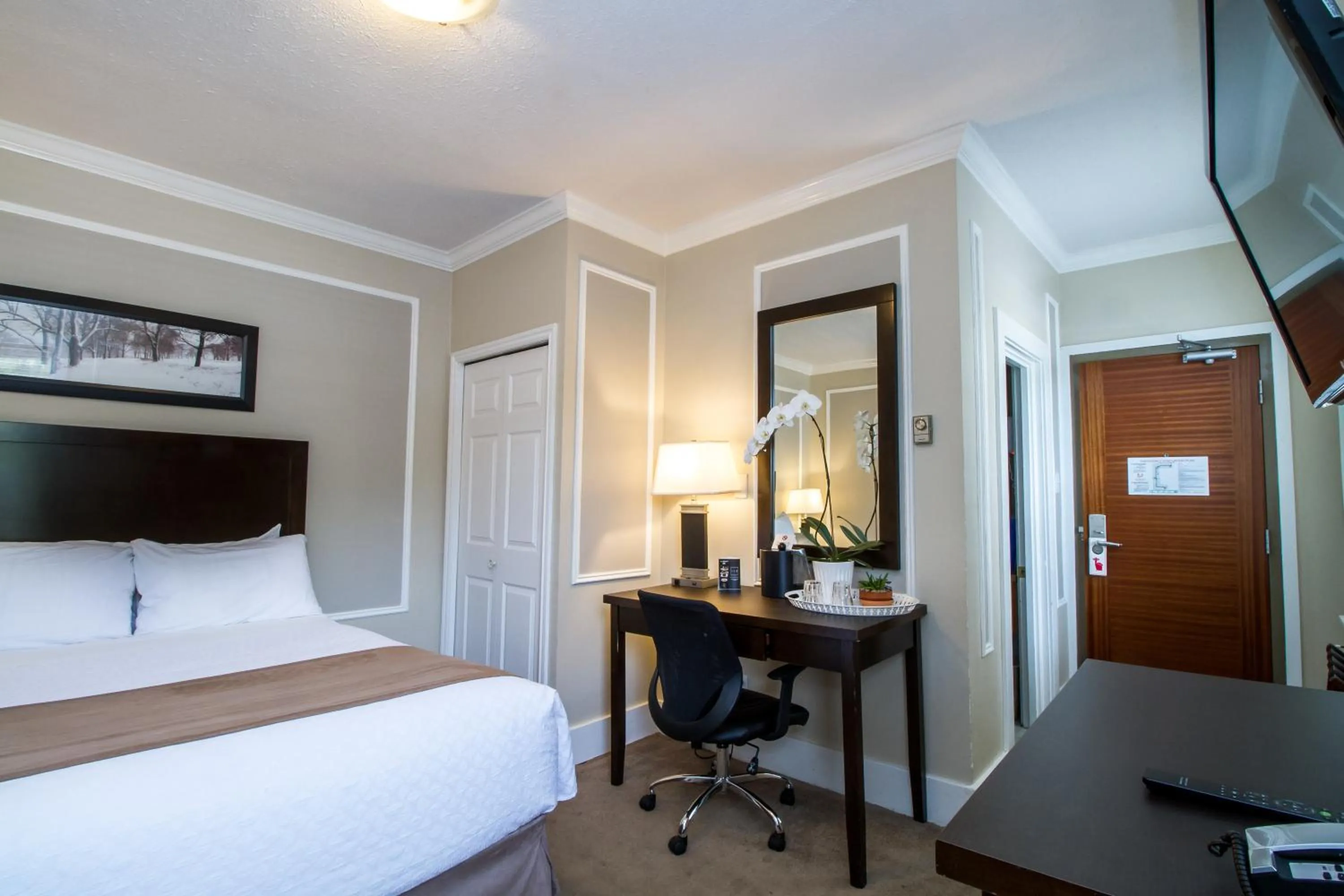 Bed in Regent Hotel Revelstoke