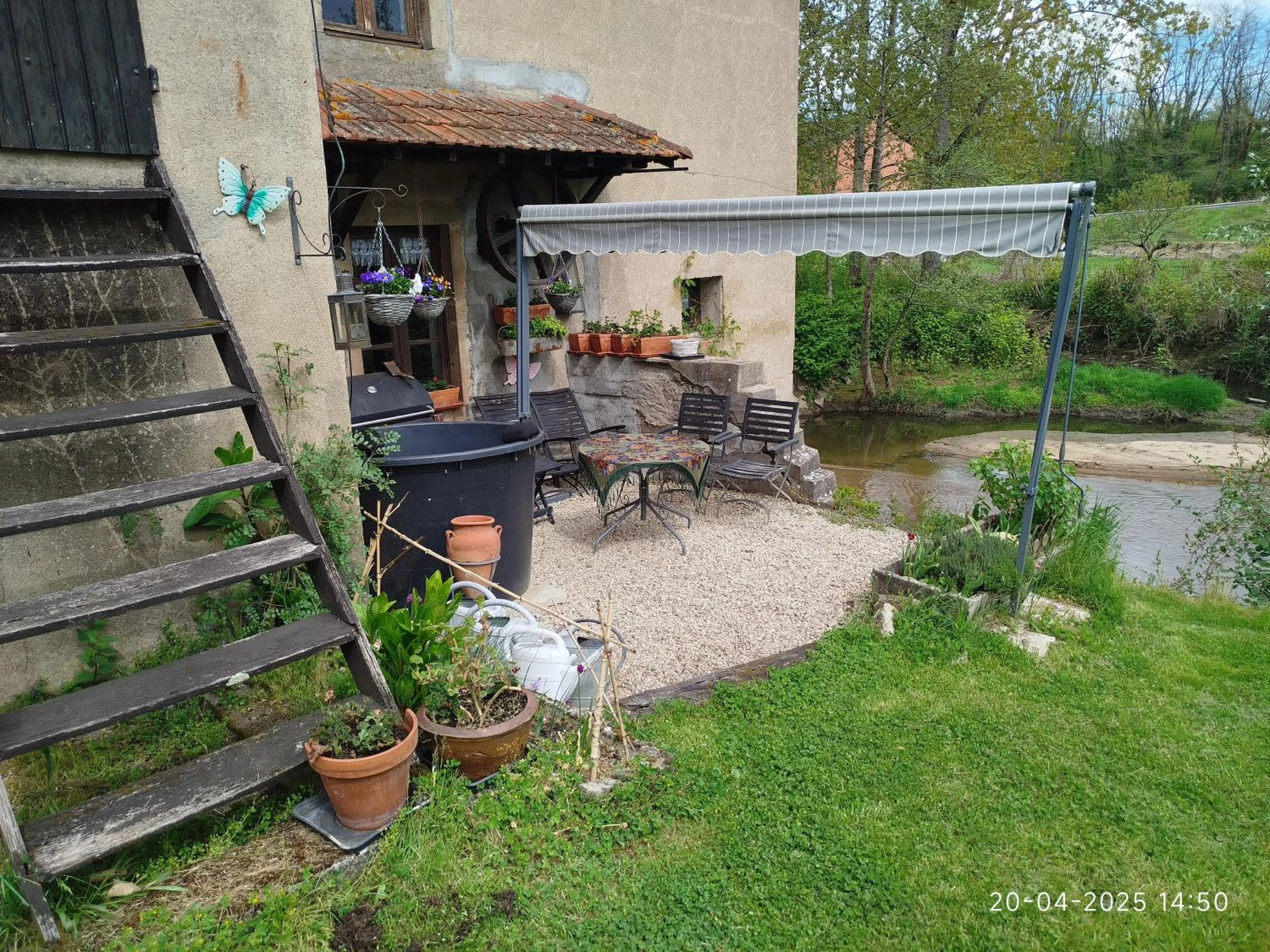 Spring in Maison du Moulin Galuzot