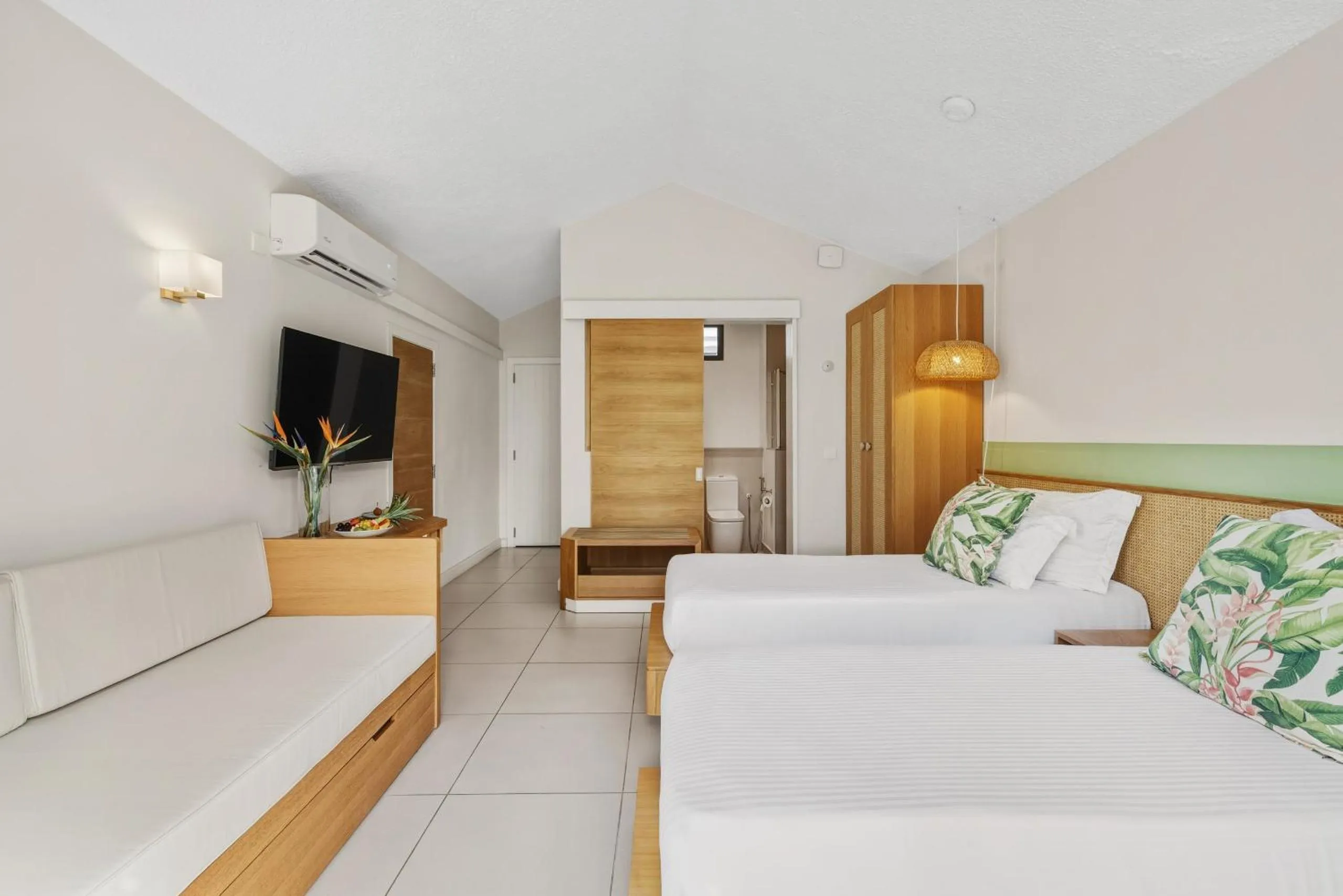 Bed in Coral Azur Beach Resort Mont Choisy