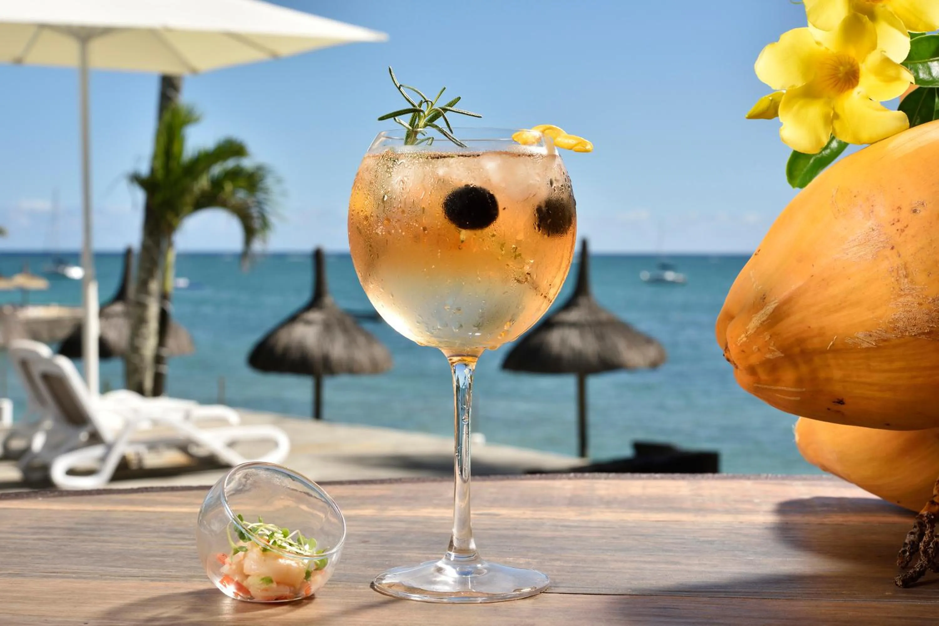 Food and drinks in Coral Azur Beach Resort Mont Choisy