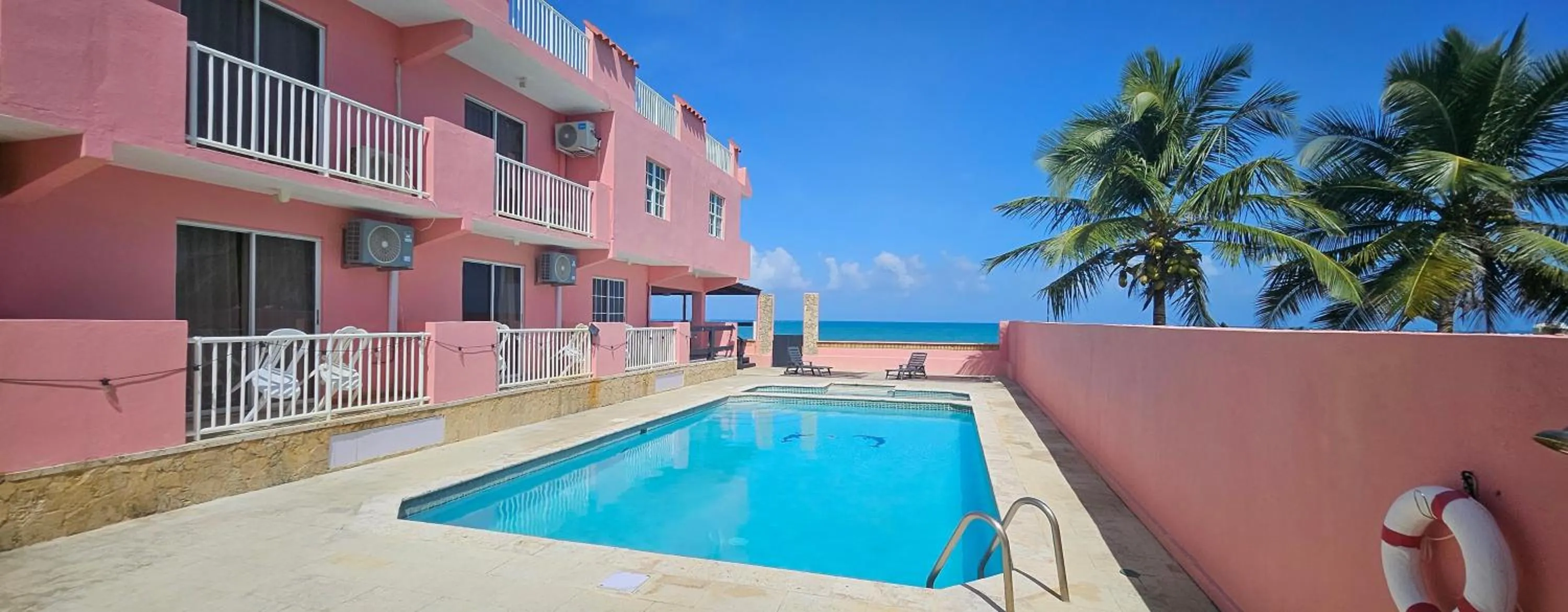 Swimming pool in Selva Boutique Hotel - Luquillo Oceanfront Retreat - Adults Only