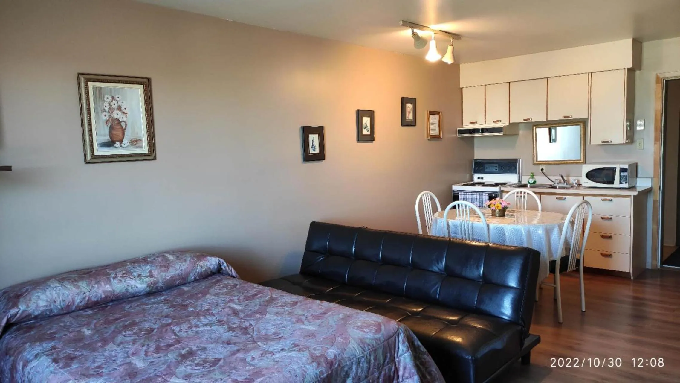 Kitchen or kitchenette in Motel Rayalco