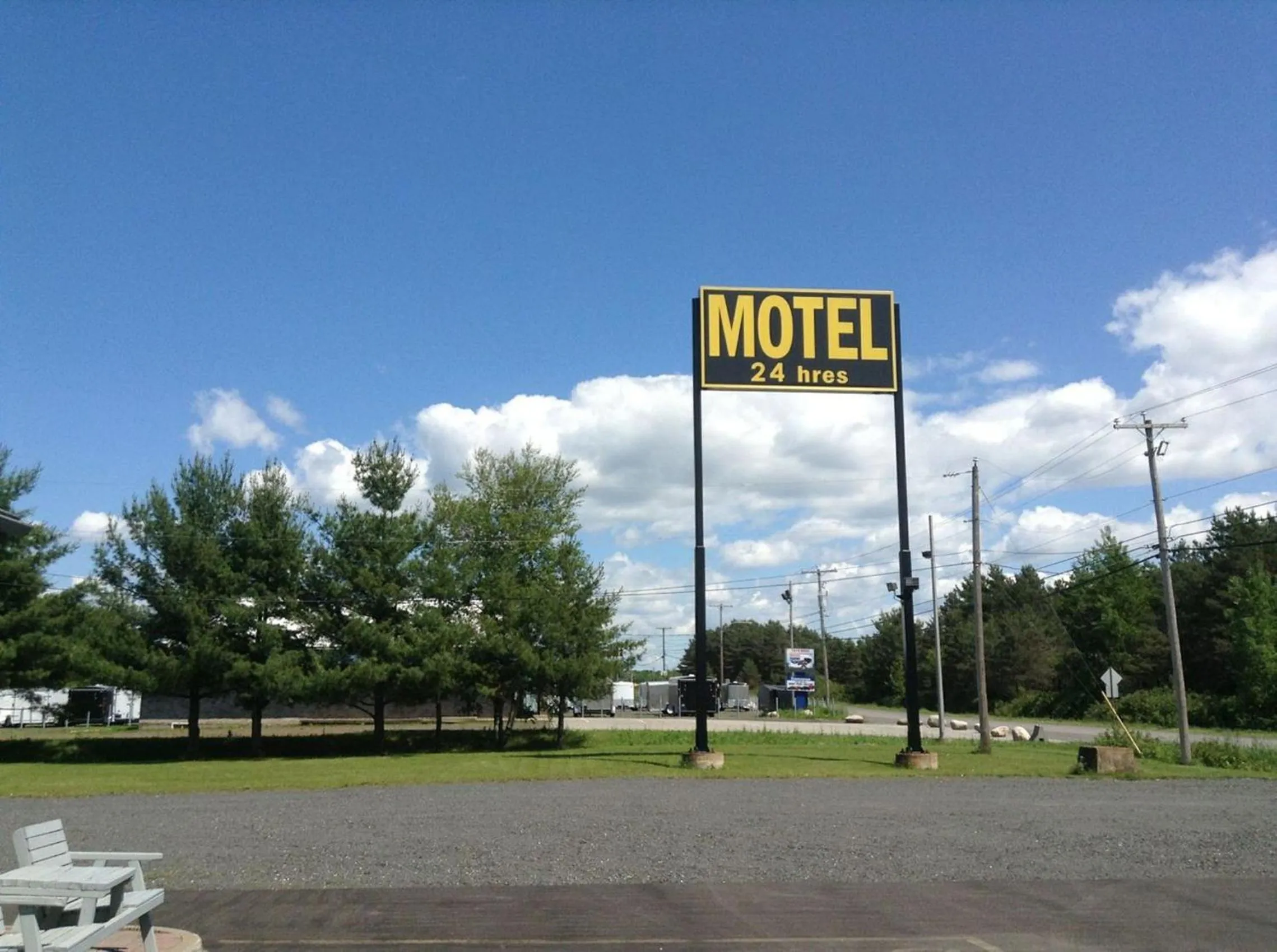Property logo or sign in Motel Rayalco