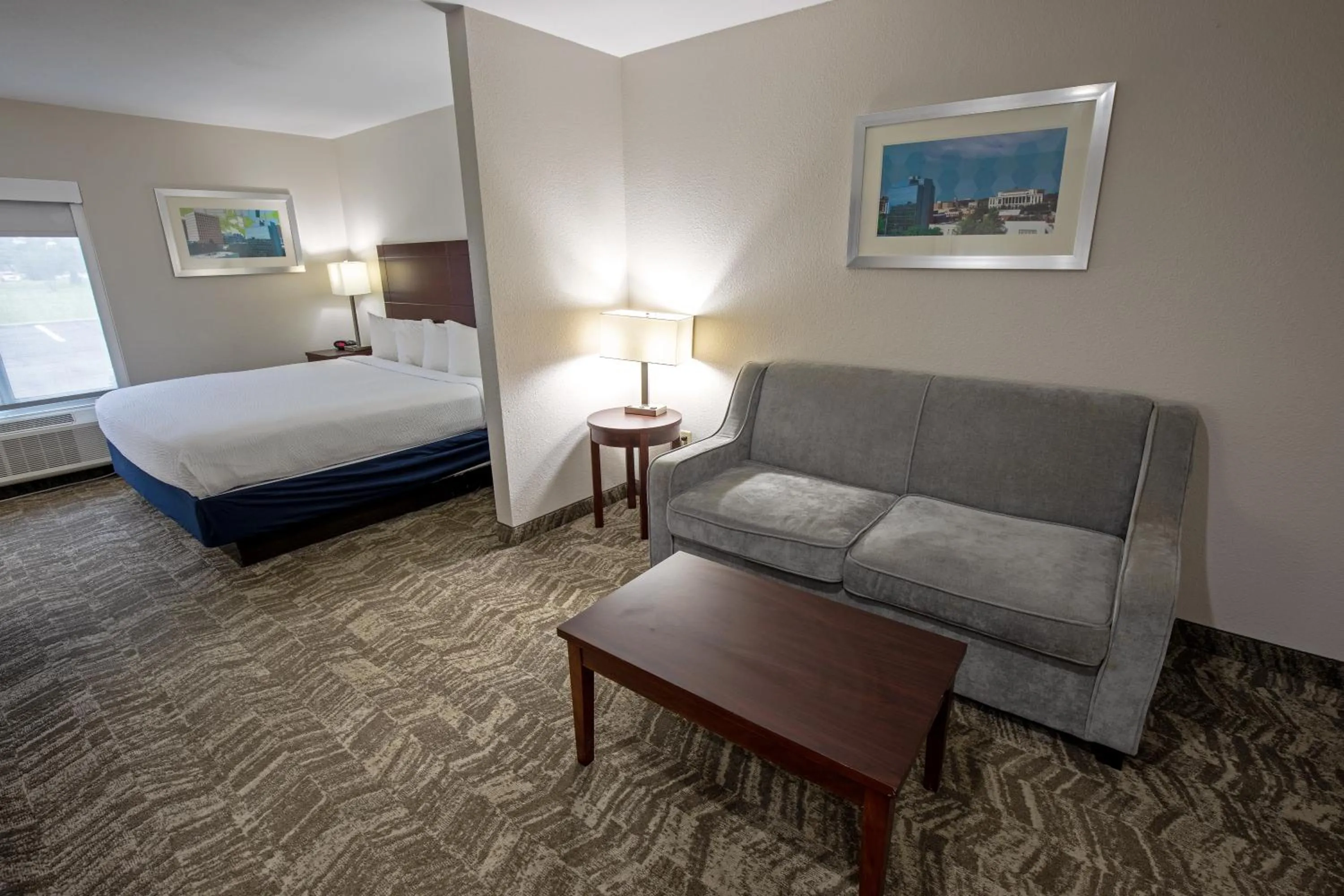 Bed in Best Western Plus Lafayette Vermilion River Inn & Suites
