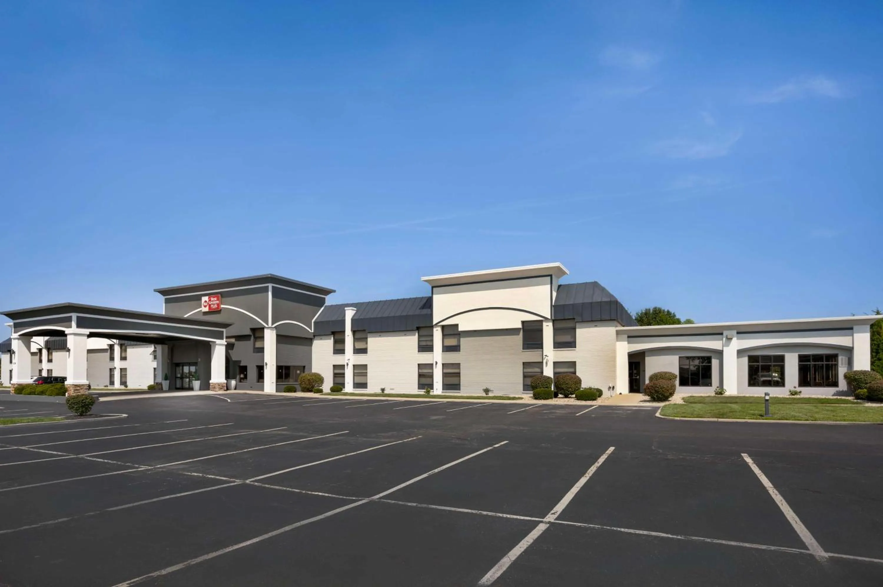 Property building in Best Western Plus Anderson