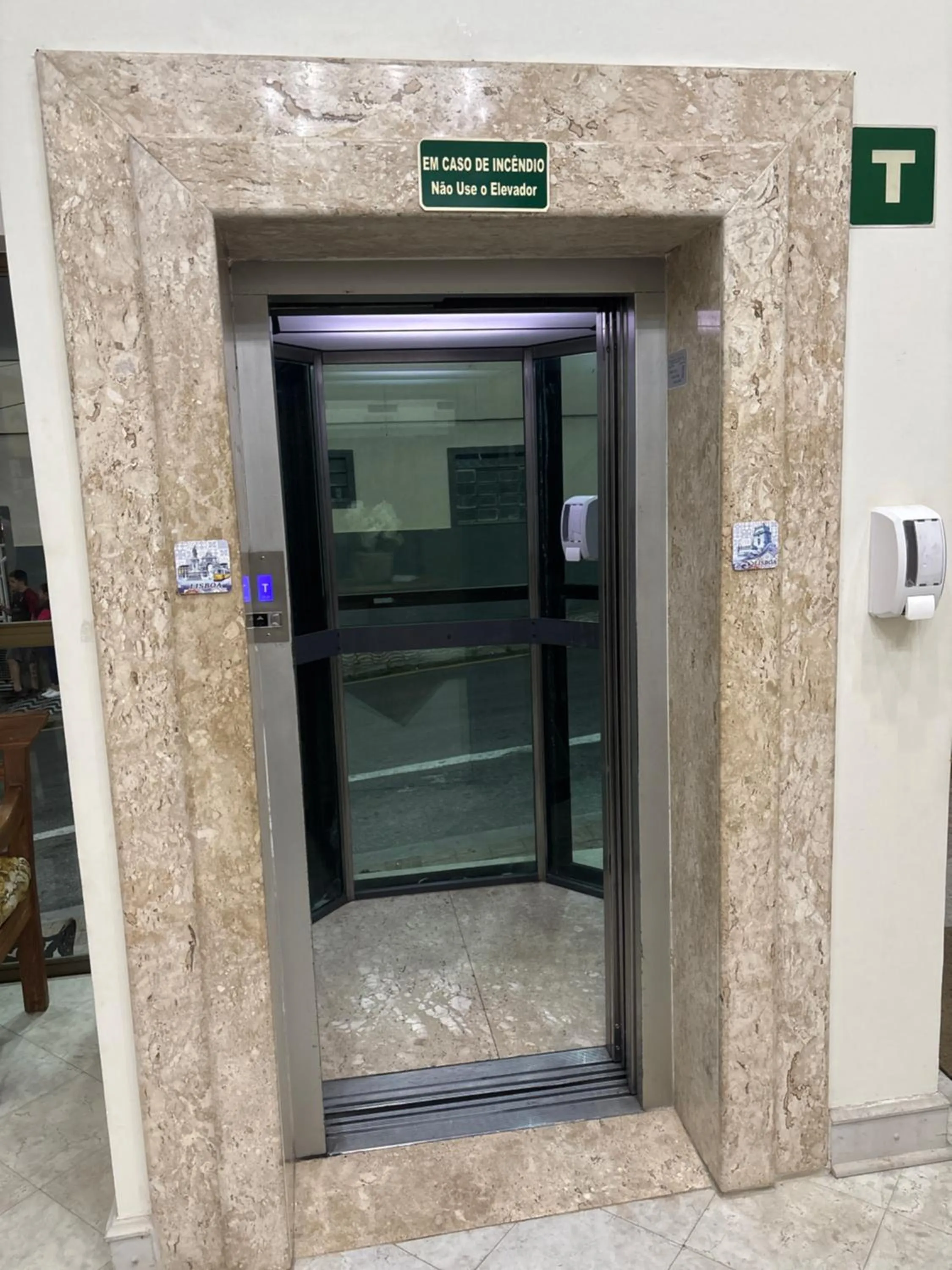 elevator in Lisboa Hotel