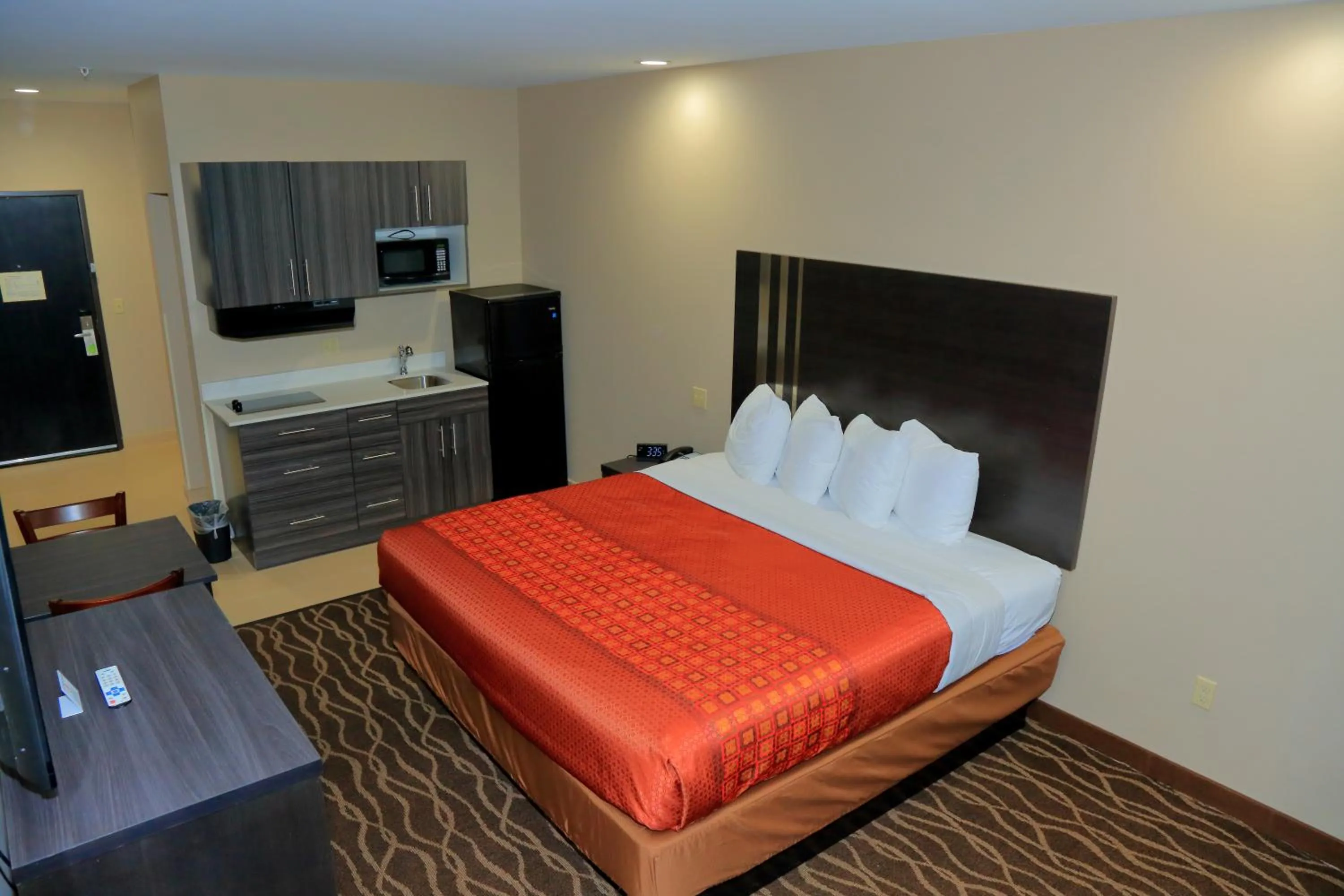 Bed in Americas Best Value Inn & Suites-Prairieville