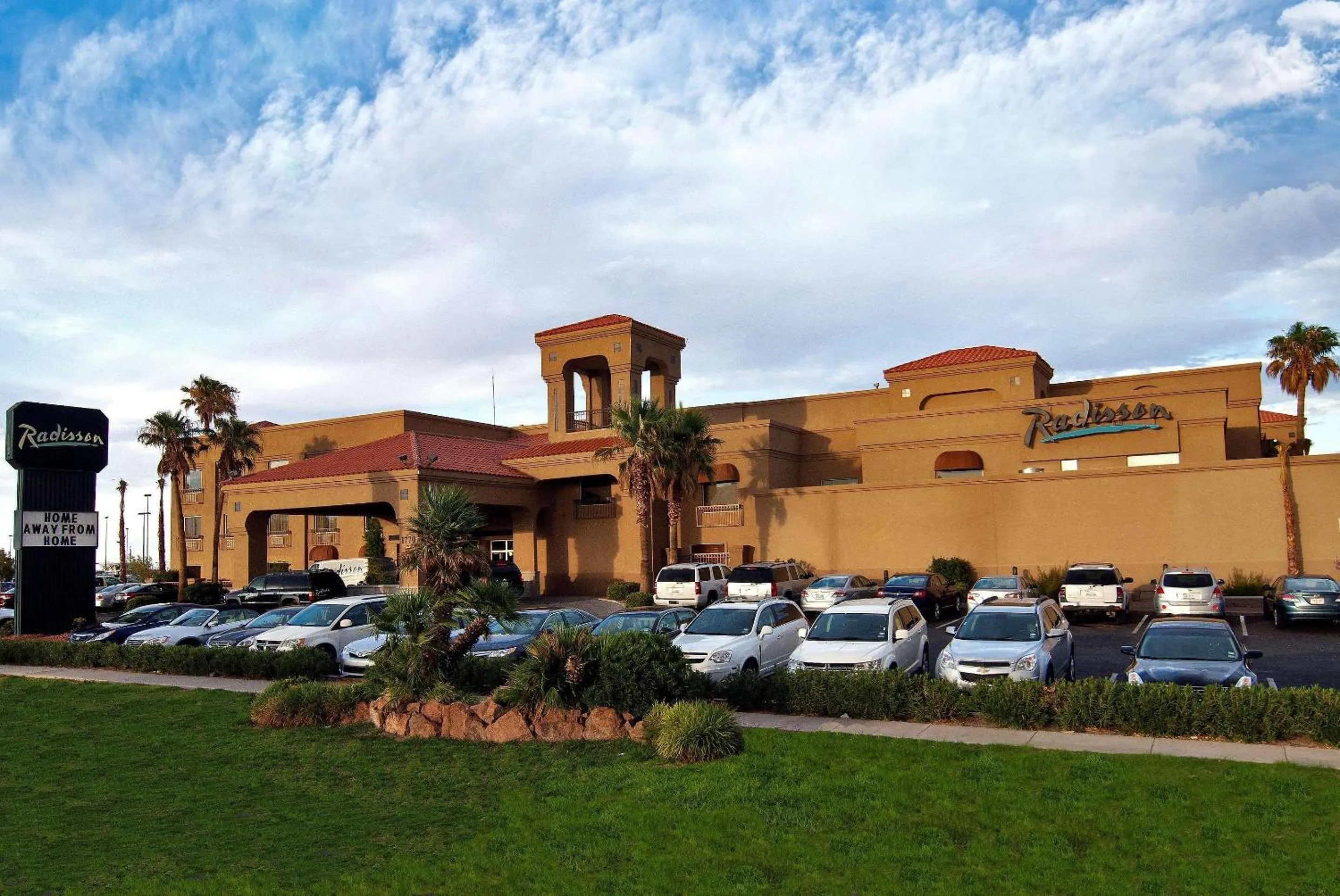 Property building in Radisson Hotel El Paso Airport
