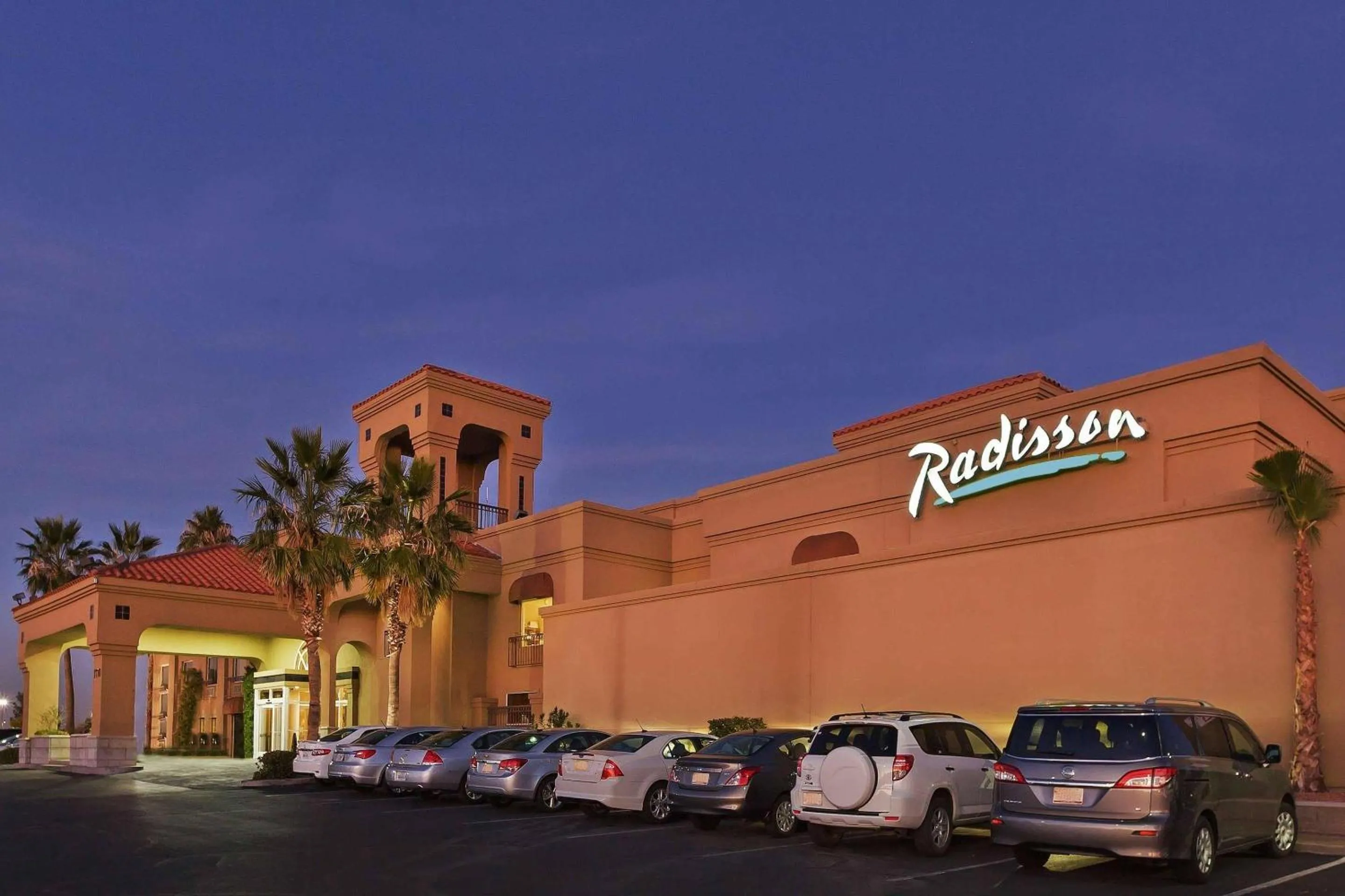 Property building in Radisson Hotel El Paso Airport