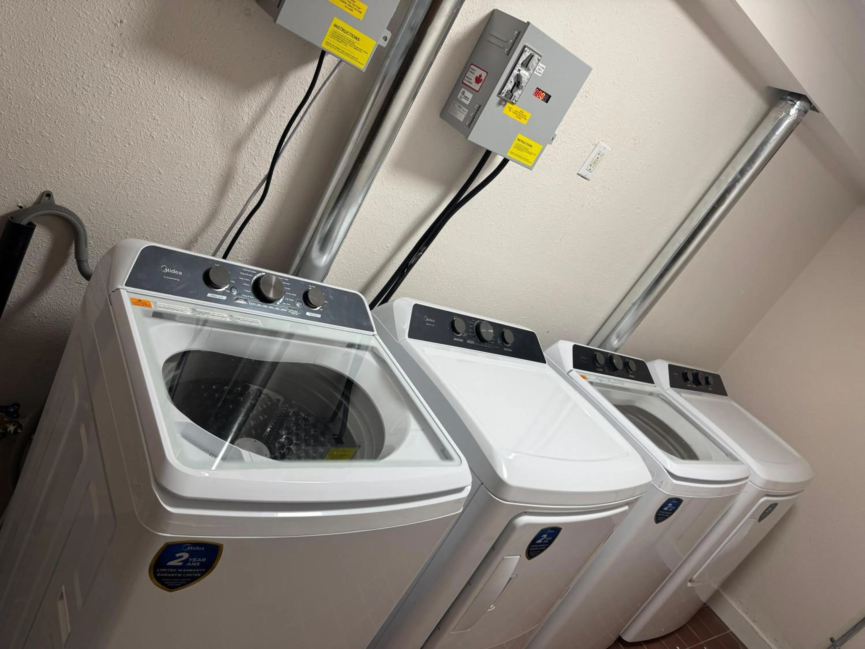laundry in Howard Johnson by Wyndham Fort St. John