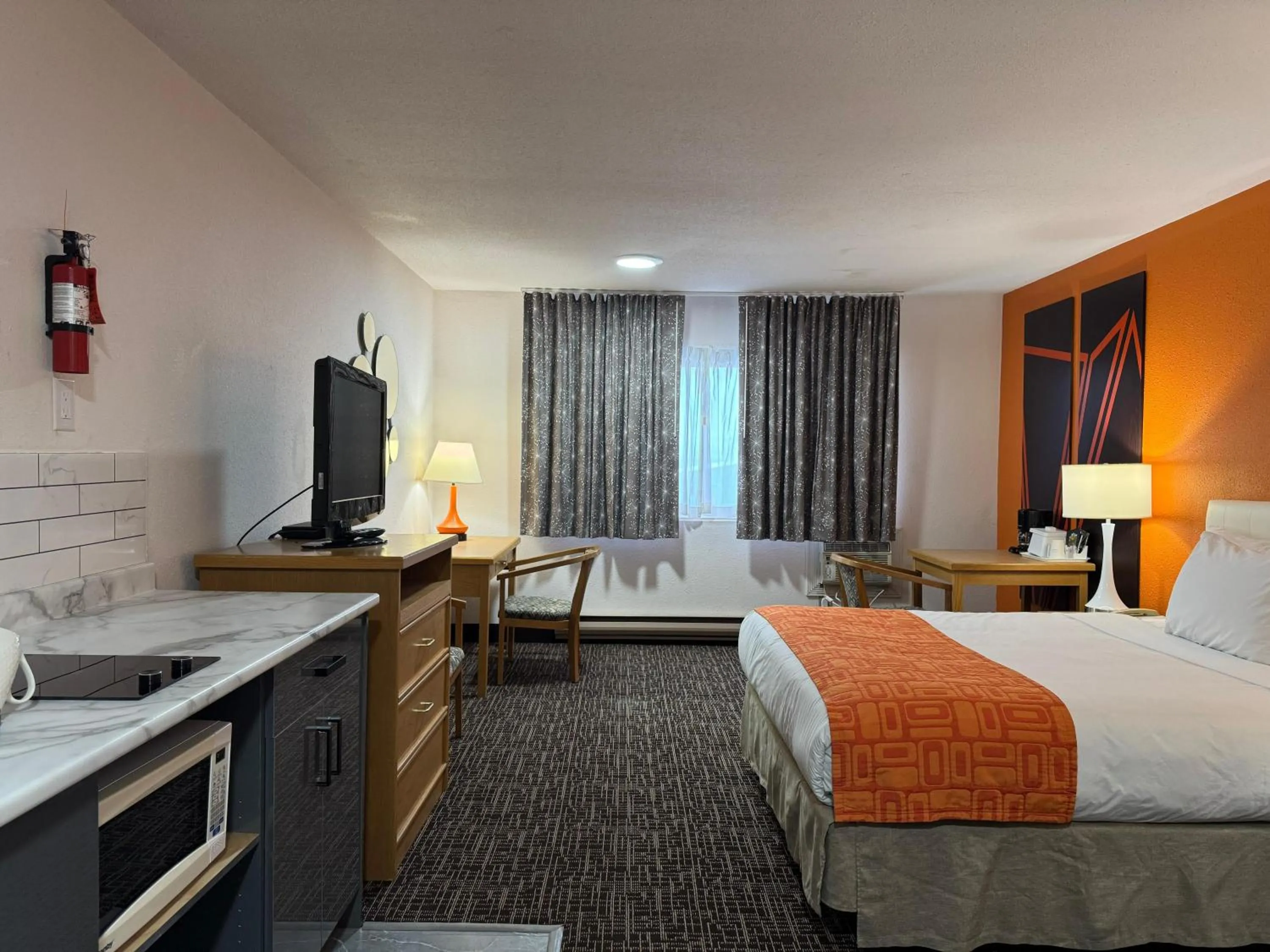 Breakfast, Bed in Howard Johnson by Wyndham Fort St. John