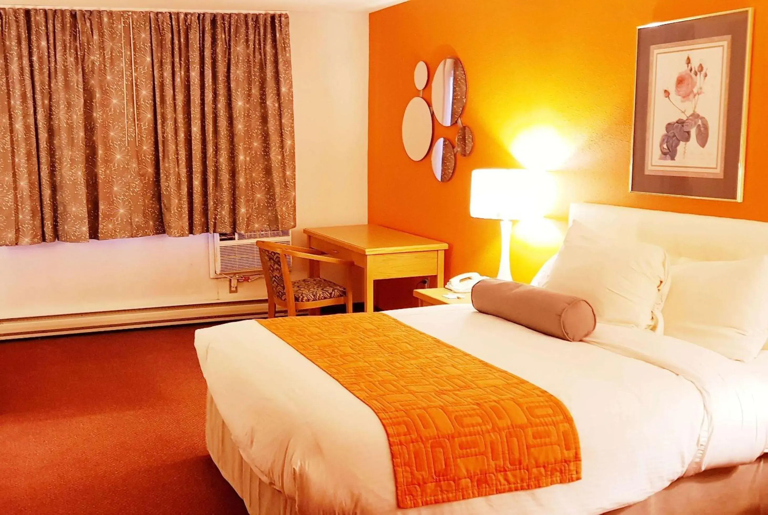 Queen Room with Kitchenette - Non-Smoking in Howard Johnson by Wyndham Fort St. John Queen Room with Kitchenette - Non-Smoking in Howard Johnson by Wyndham Fort St. John