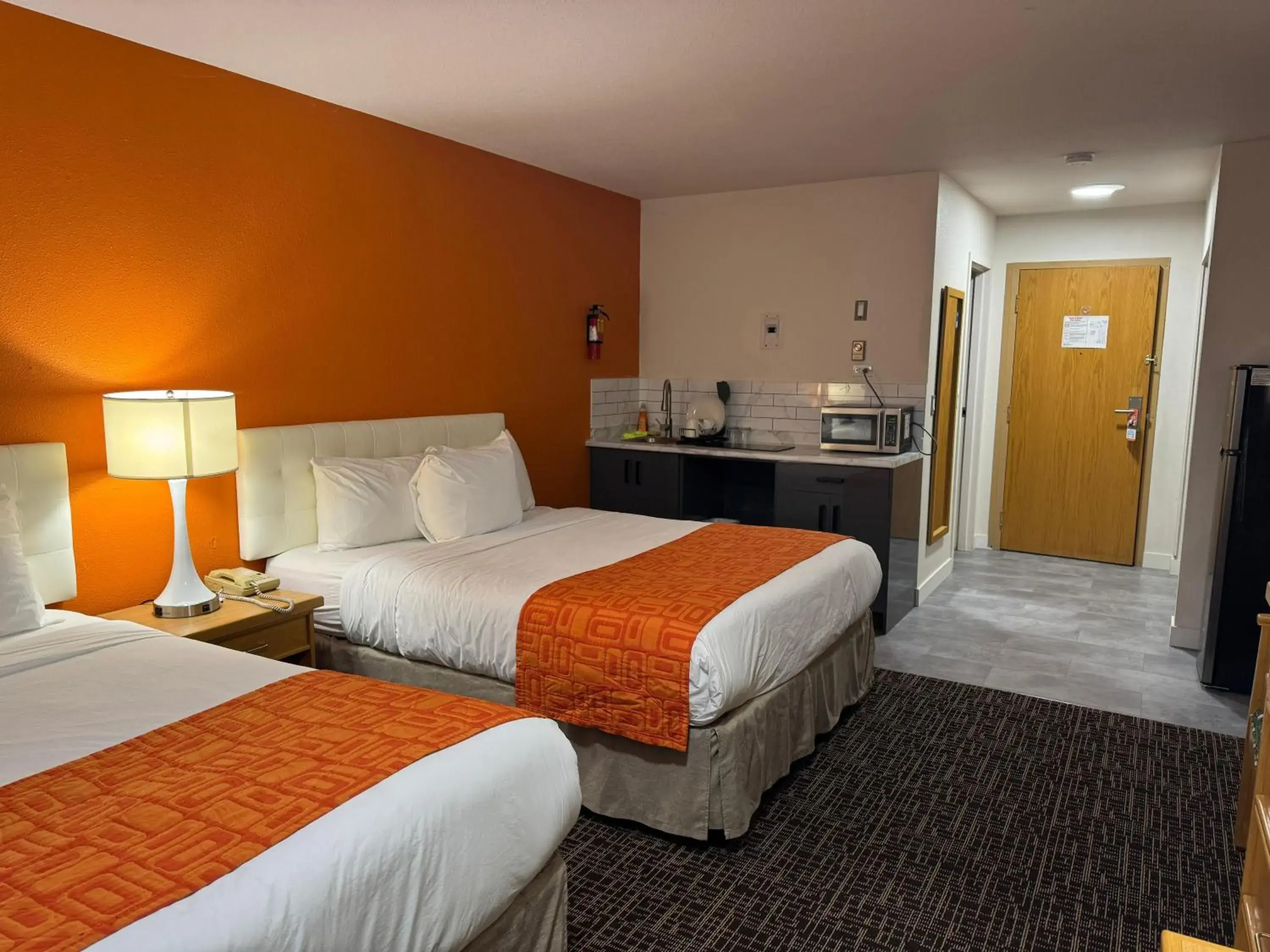 Queen Room with Two Queen Beds - Non-Smoking in Howard Johnson by Wyndham Fort St. John Queen Room with Two Queen Beds - Non-Smoking in Howard Johnson by Wyndham Fort St. John