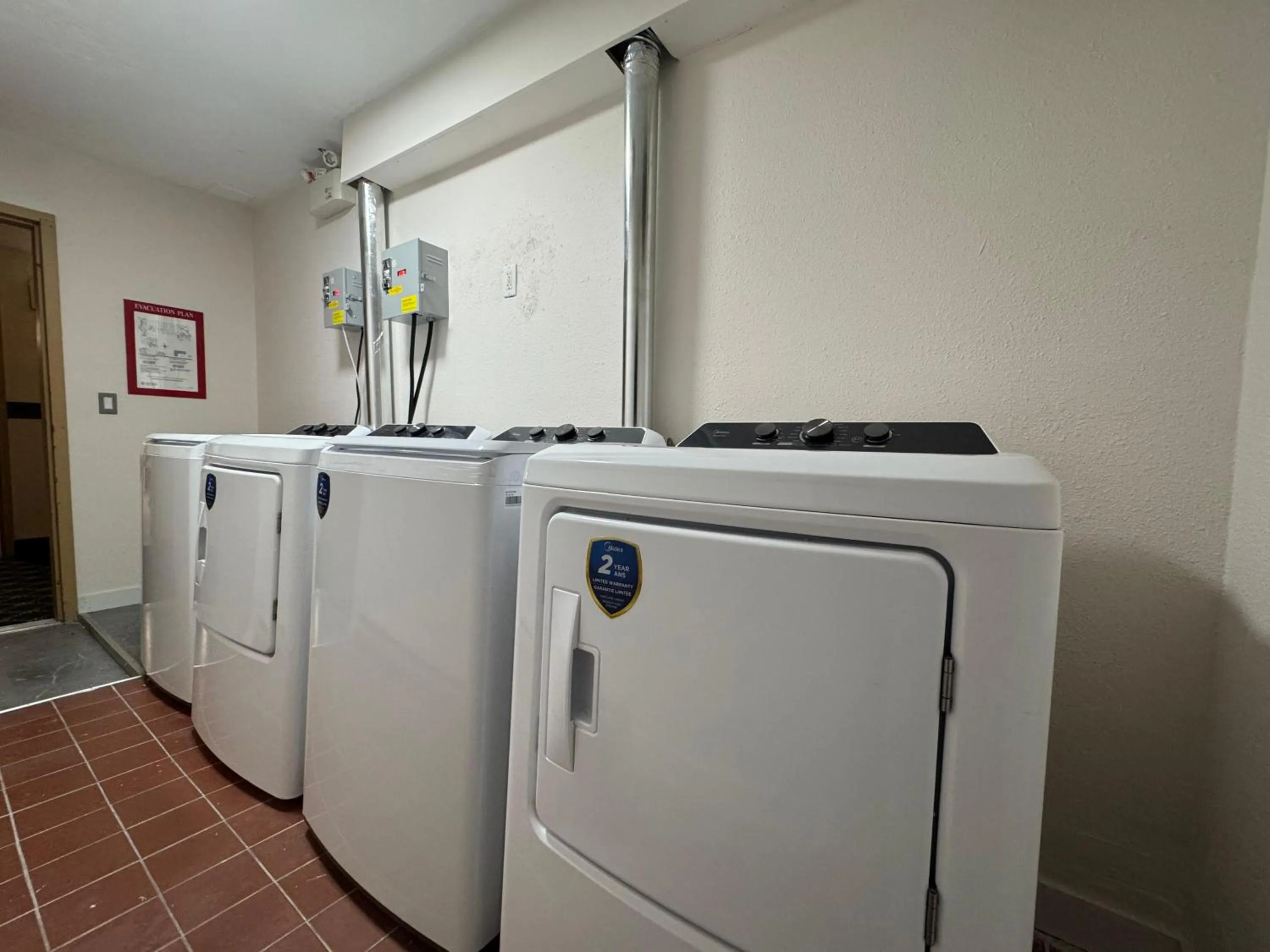 laundry in Howard Johnson by Wyndham Fort St. John