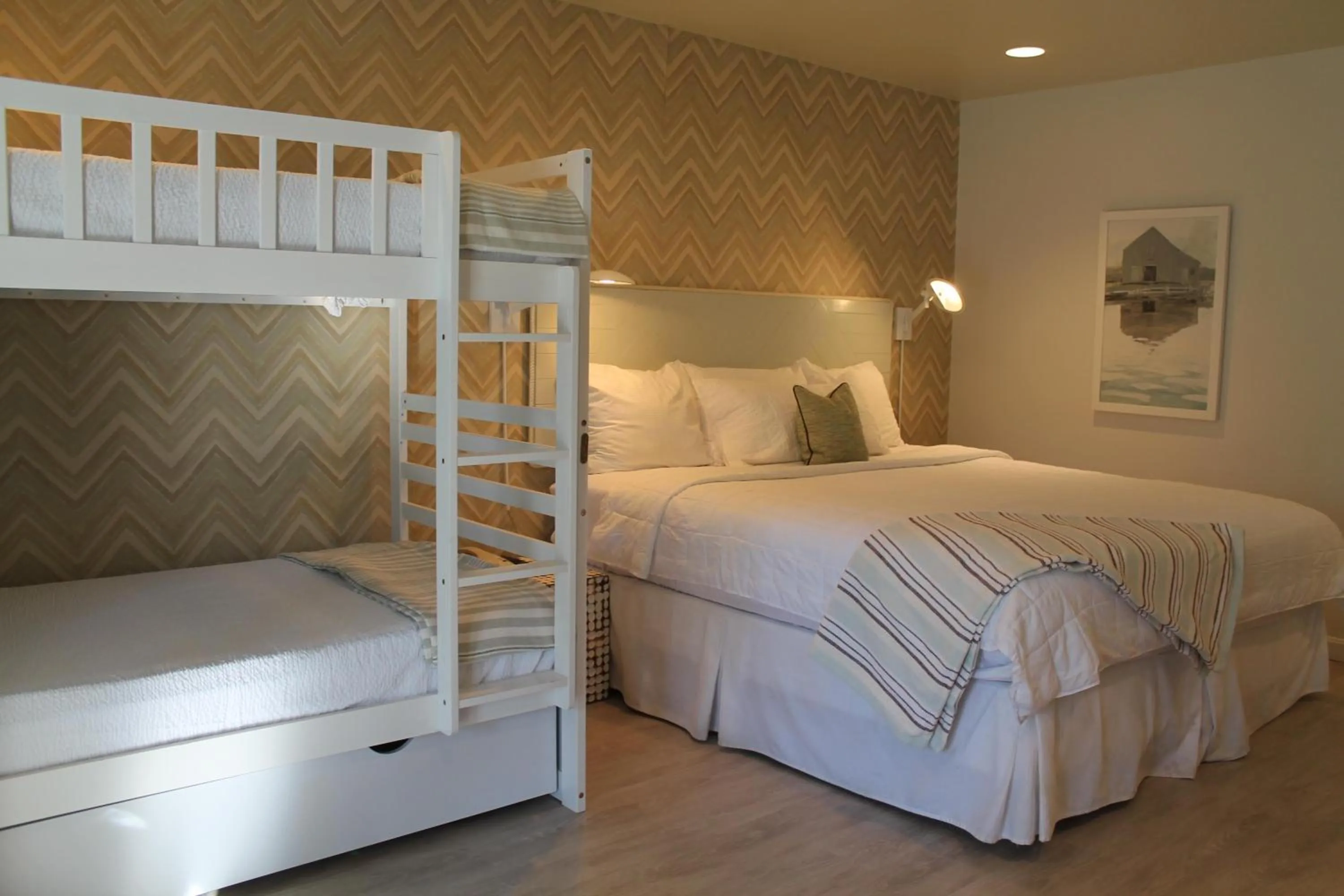 Bedroom, Bed in The Lodge on the Cove