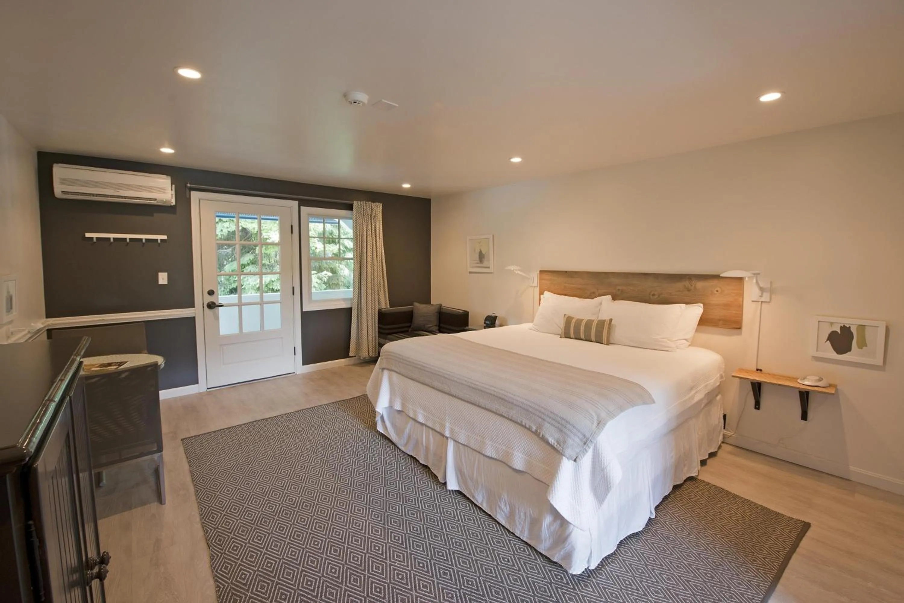Bedroom, Bed in The Lodge on the Cove