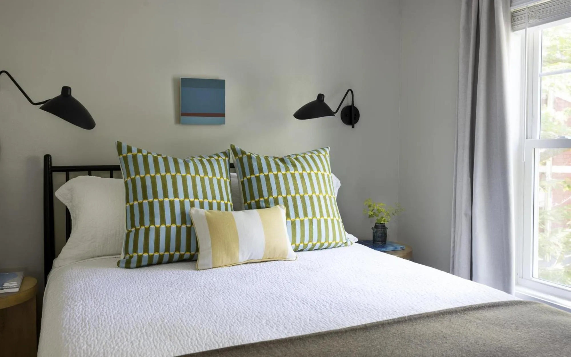 Photo of the whole room, Bed in The Lodge on the Cove