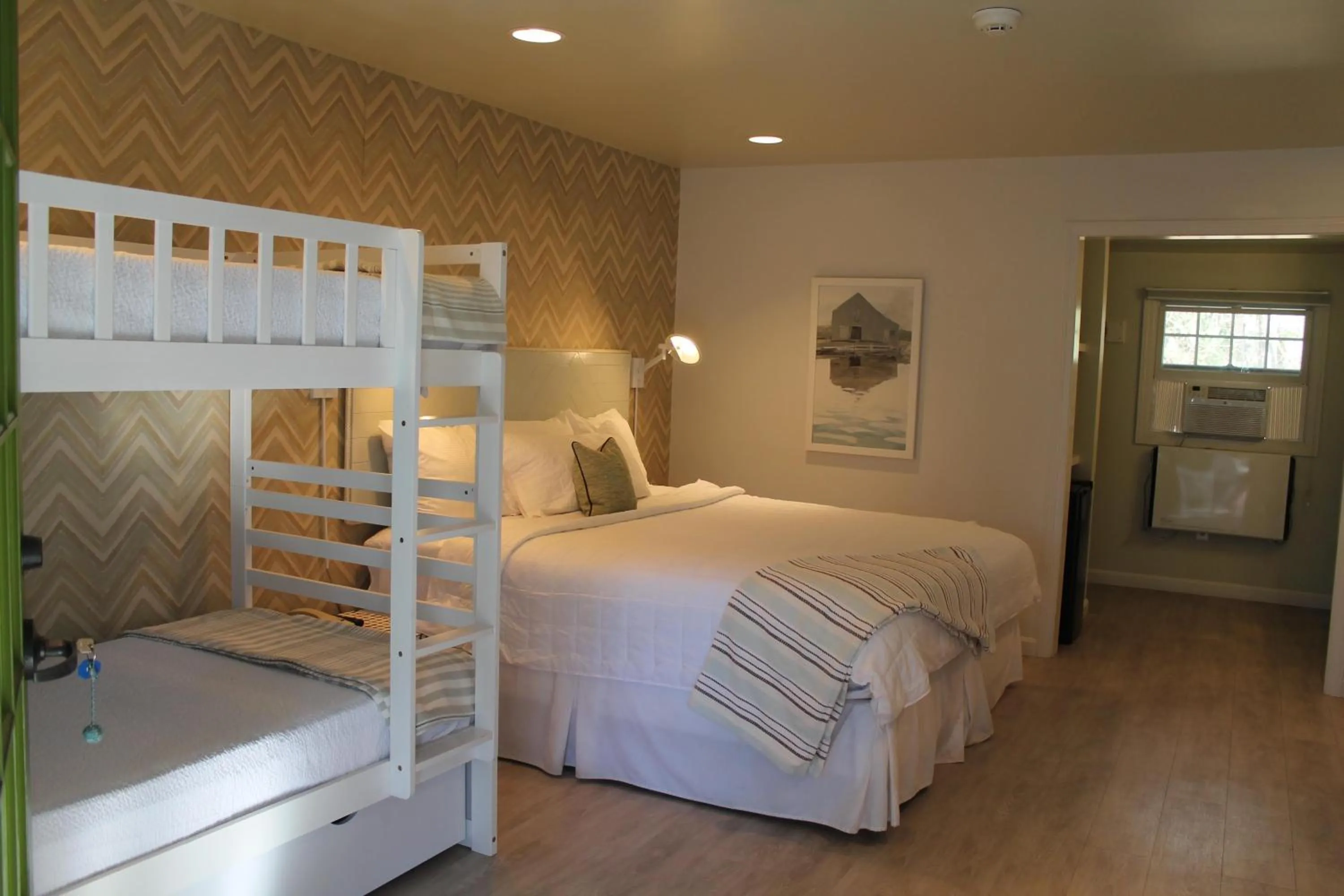 Bedroom, Bed in The Lodge on the Cove