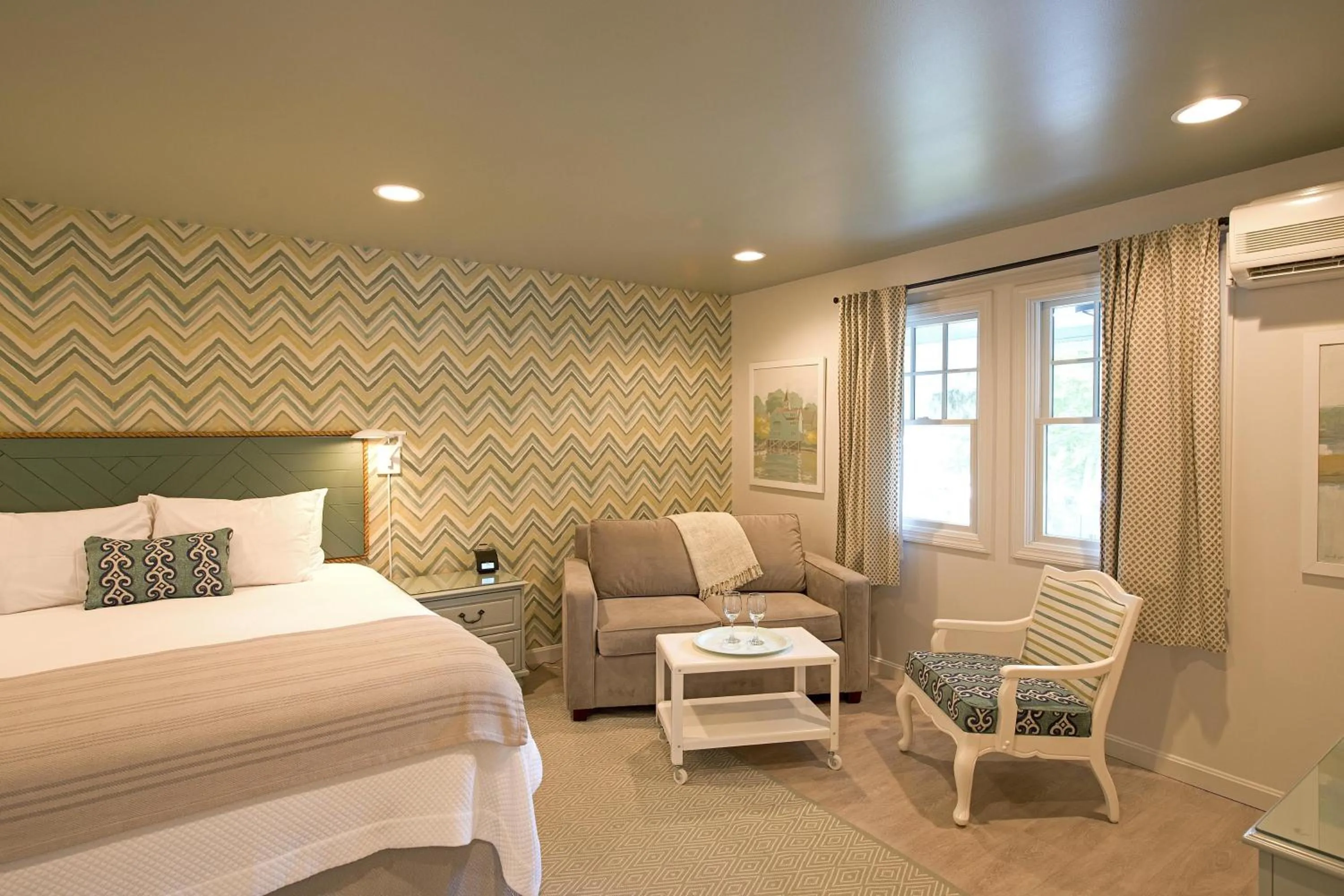 Photo of the whole room, Bed in The Lodge on the Cove