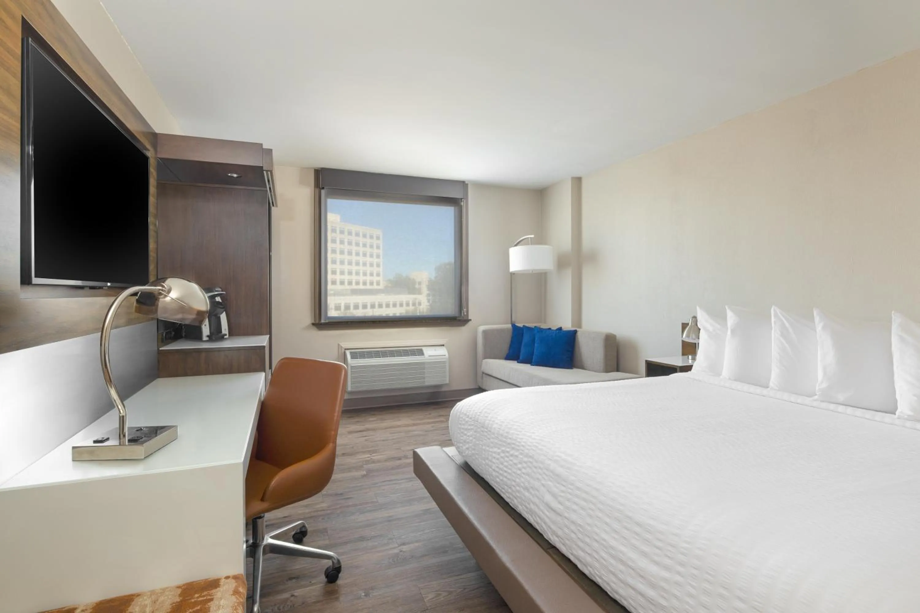 View (from property/room), Bed in The Lodge at Duke Medical Center