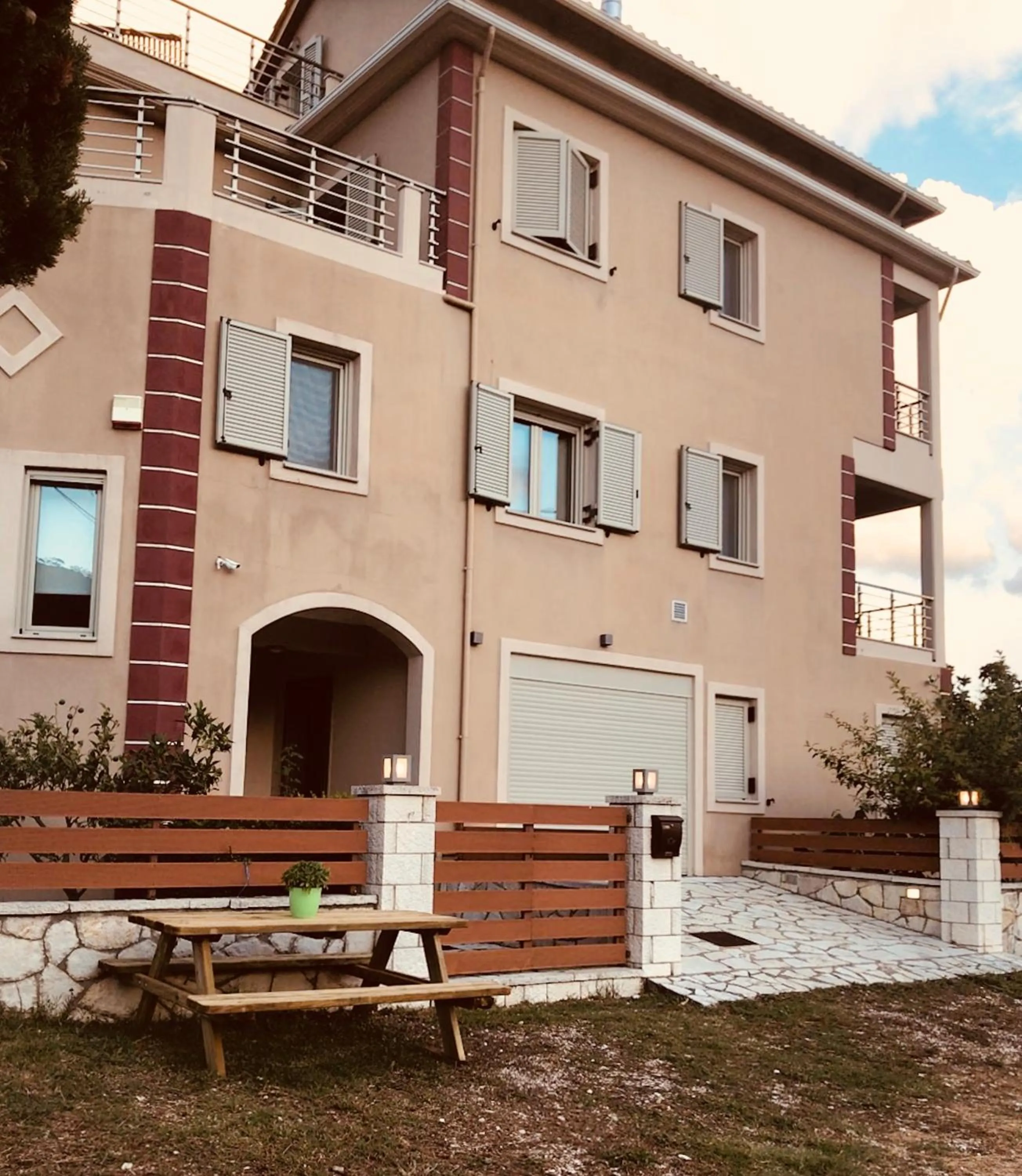 Facade/entrance in Villa Lydia