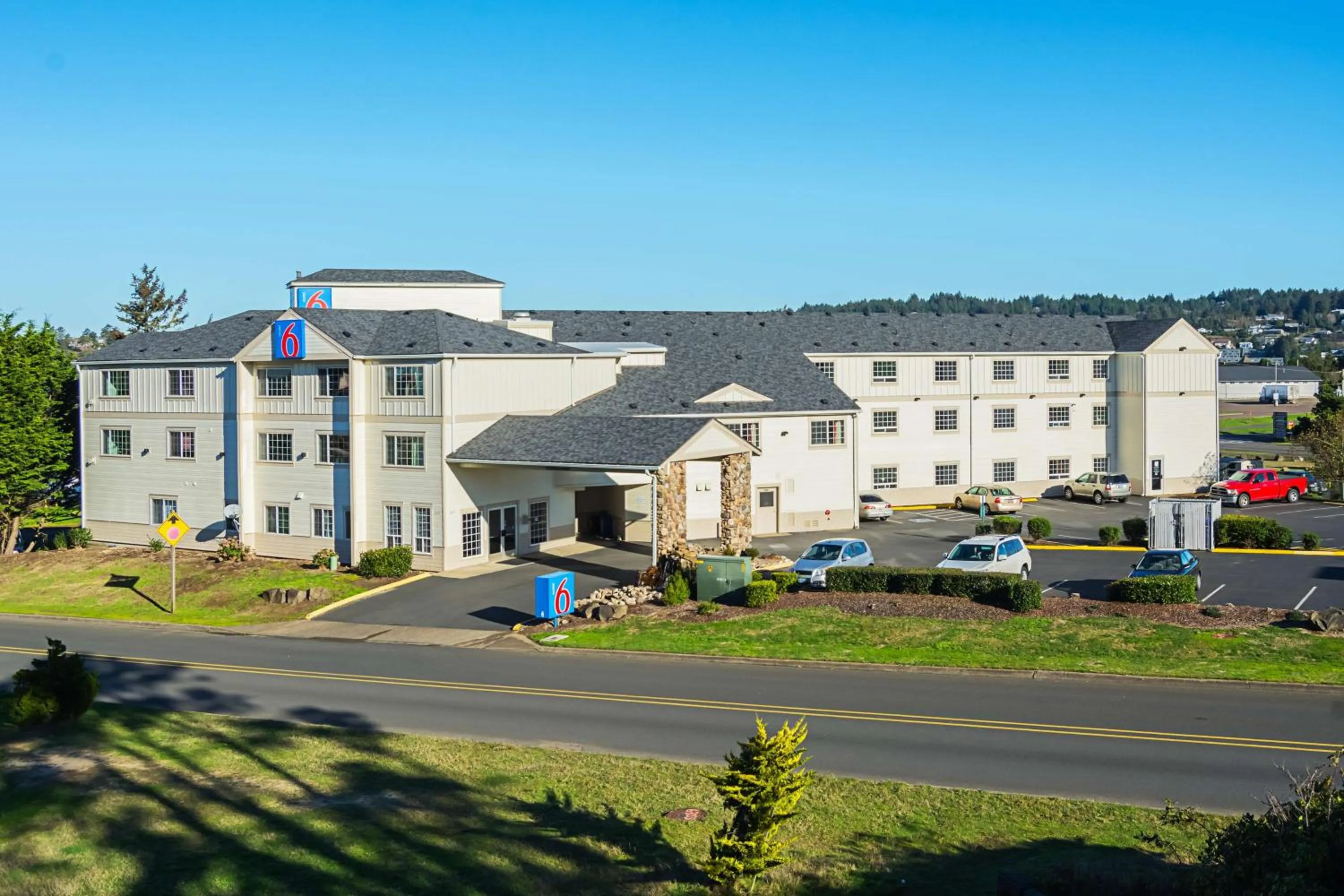 Property building in Motel 6-Newport, OR