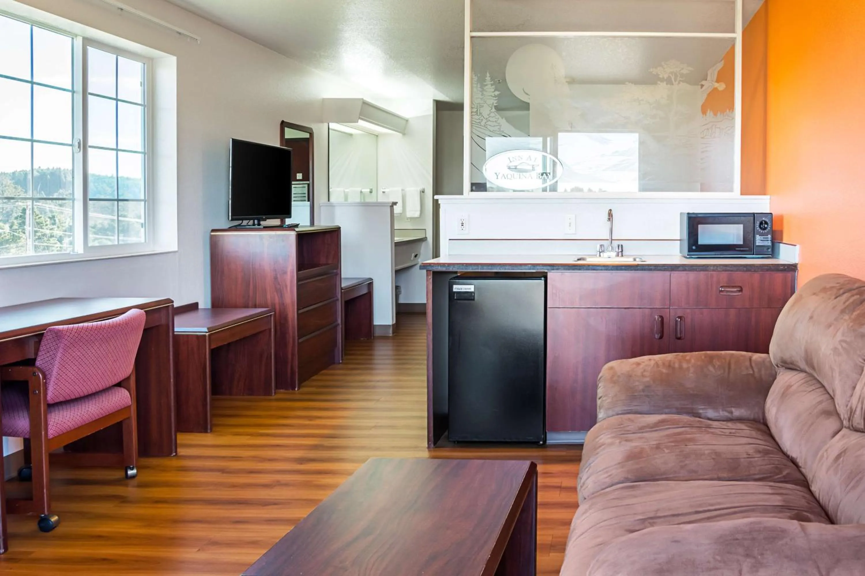 TV and multimedia in Motel 6-Newport, OR