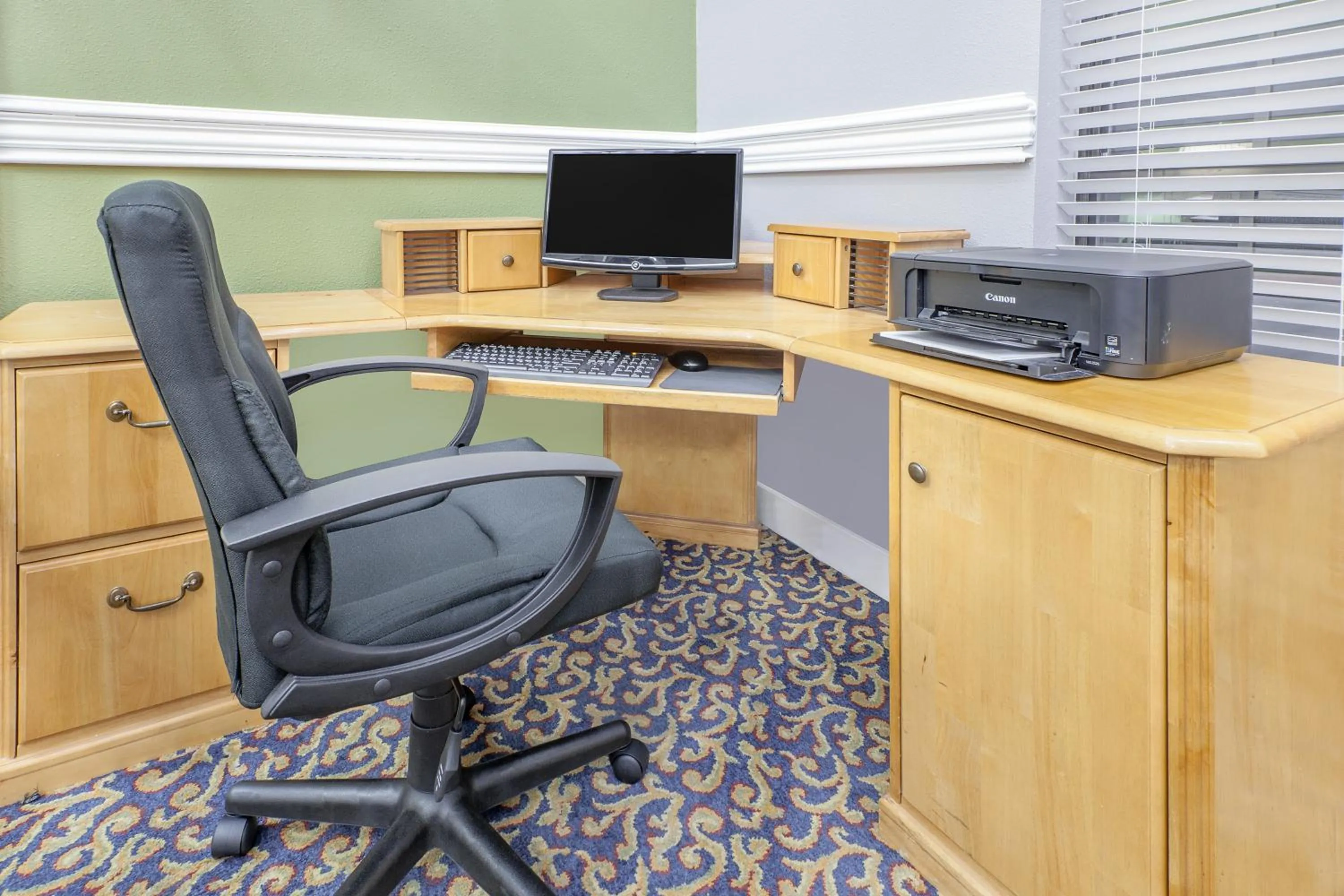 Business facilities in Super 8 by Wyndham Lowell/Bentonville/Rogers Area