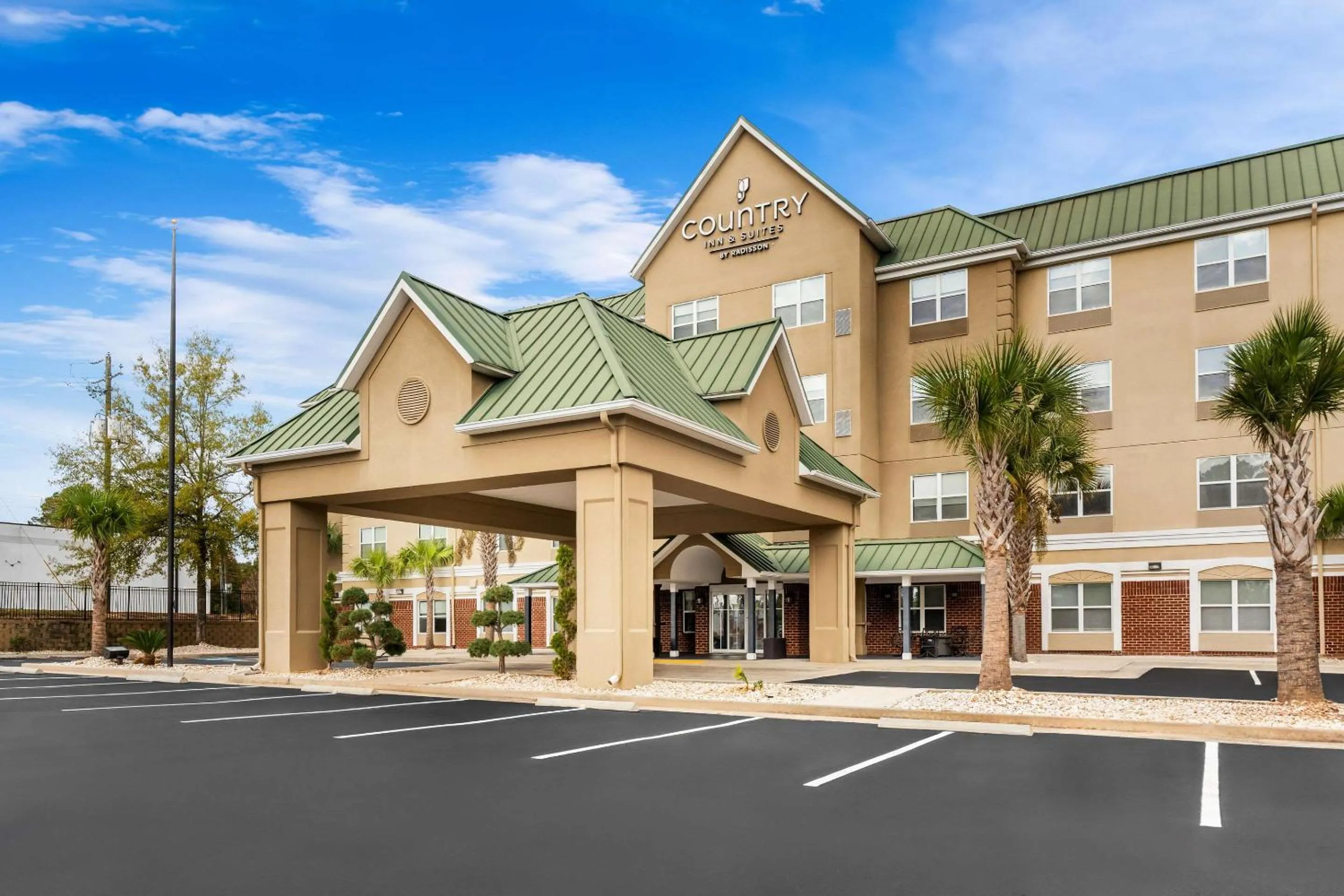 Property building in Country Inn & Suites by Radisson, Macon North, GA