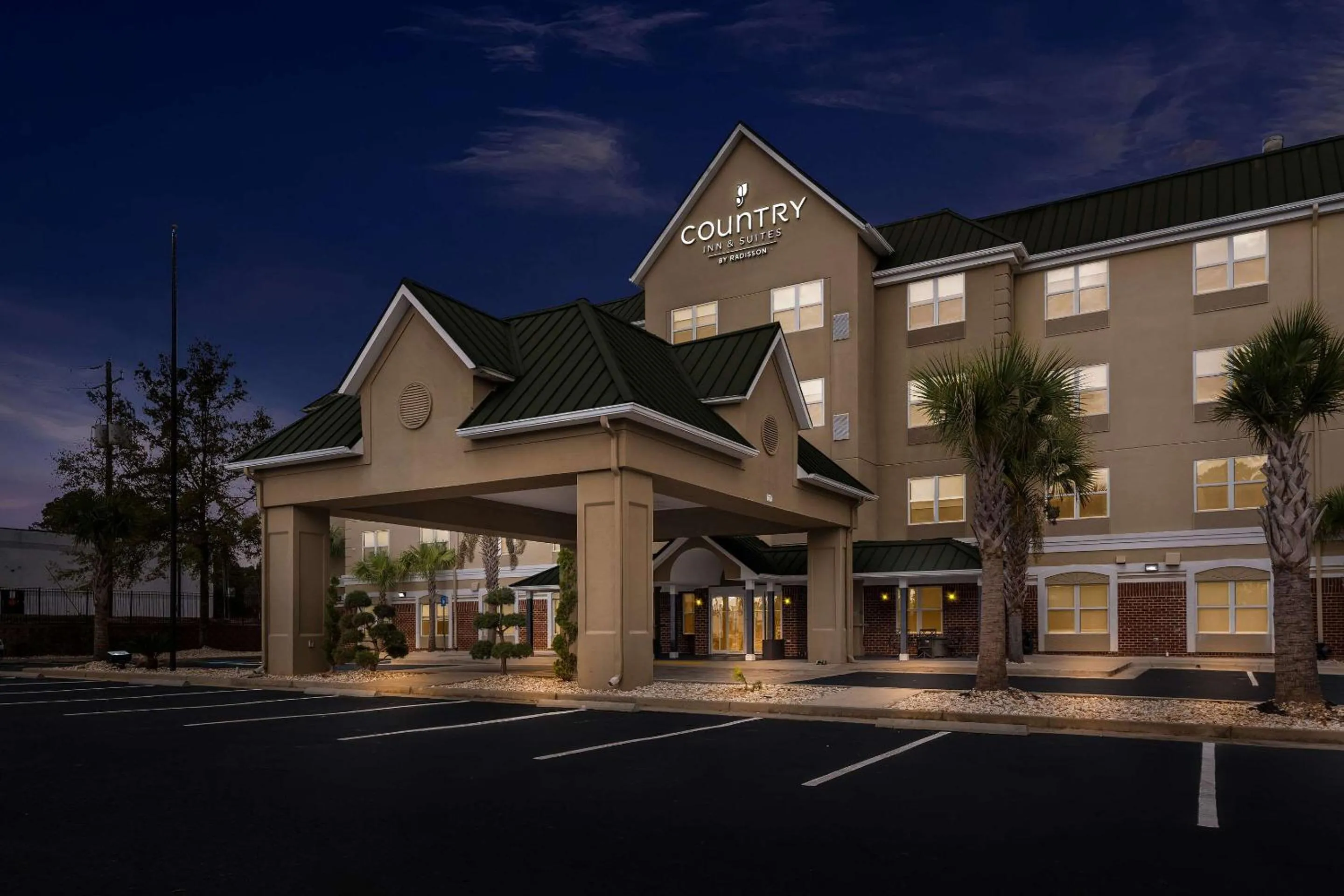 Property building in Country Inn & Suites by Radisson, Macon North, GA