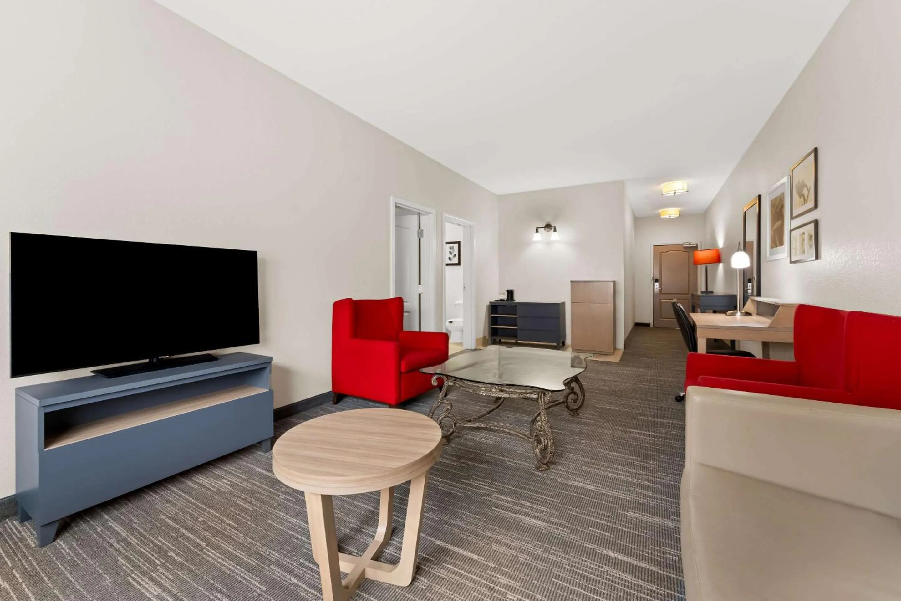 Bedroom in Country Inn & Suites by Radisson, Macon North, GA