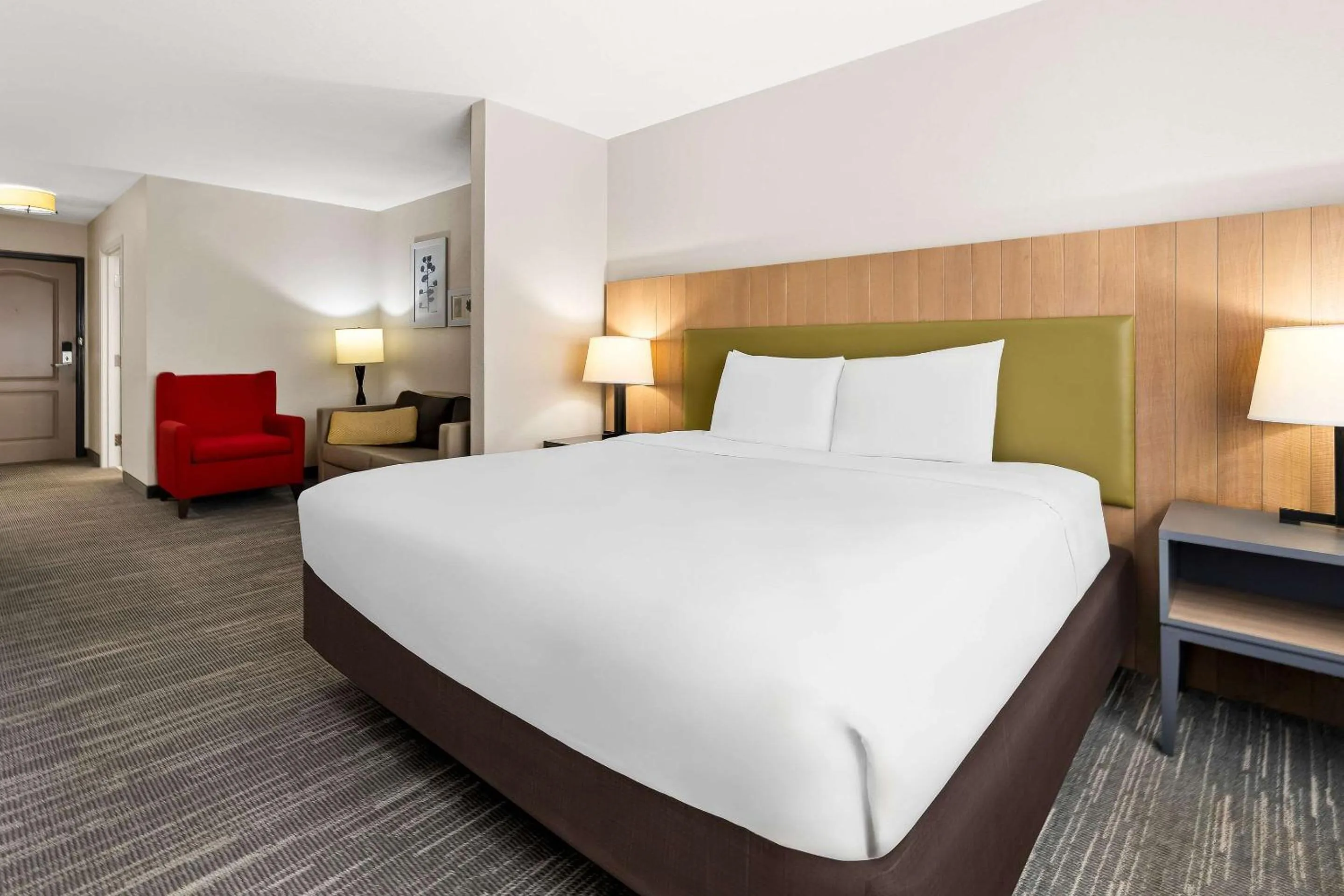 Bedroom, Bed in Country Inn & Suites by Radisson, Macon North, GA