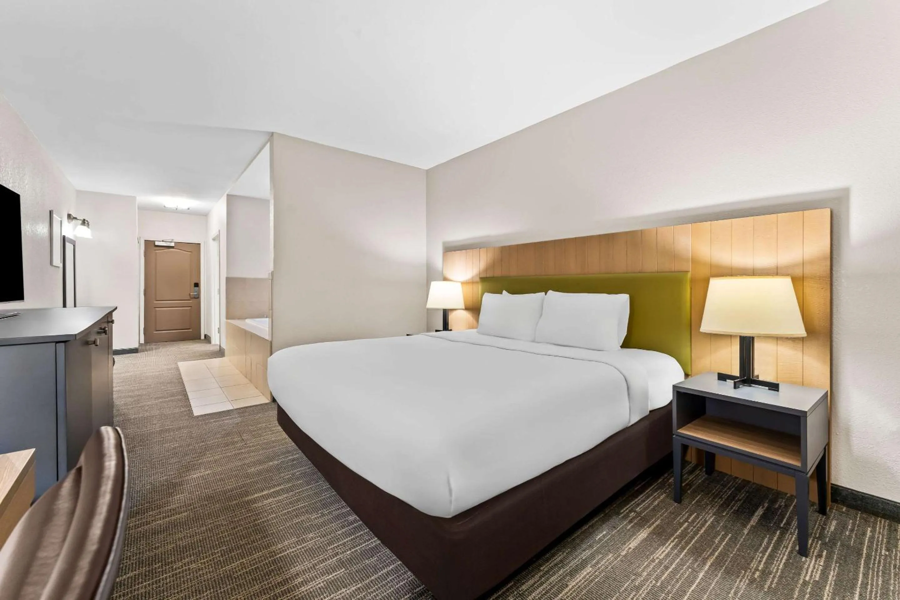 Bedroom, Bed in Country Inn & Suites by Radisson, Macon North, GA