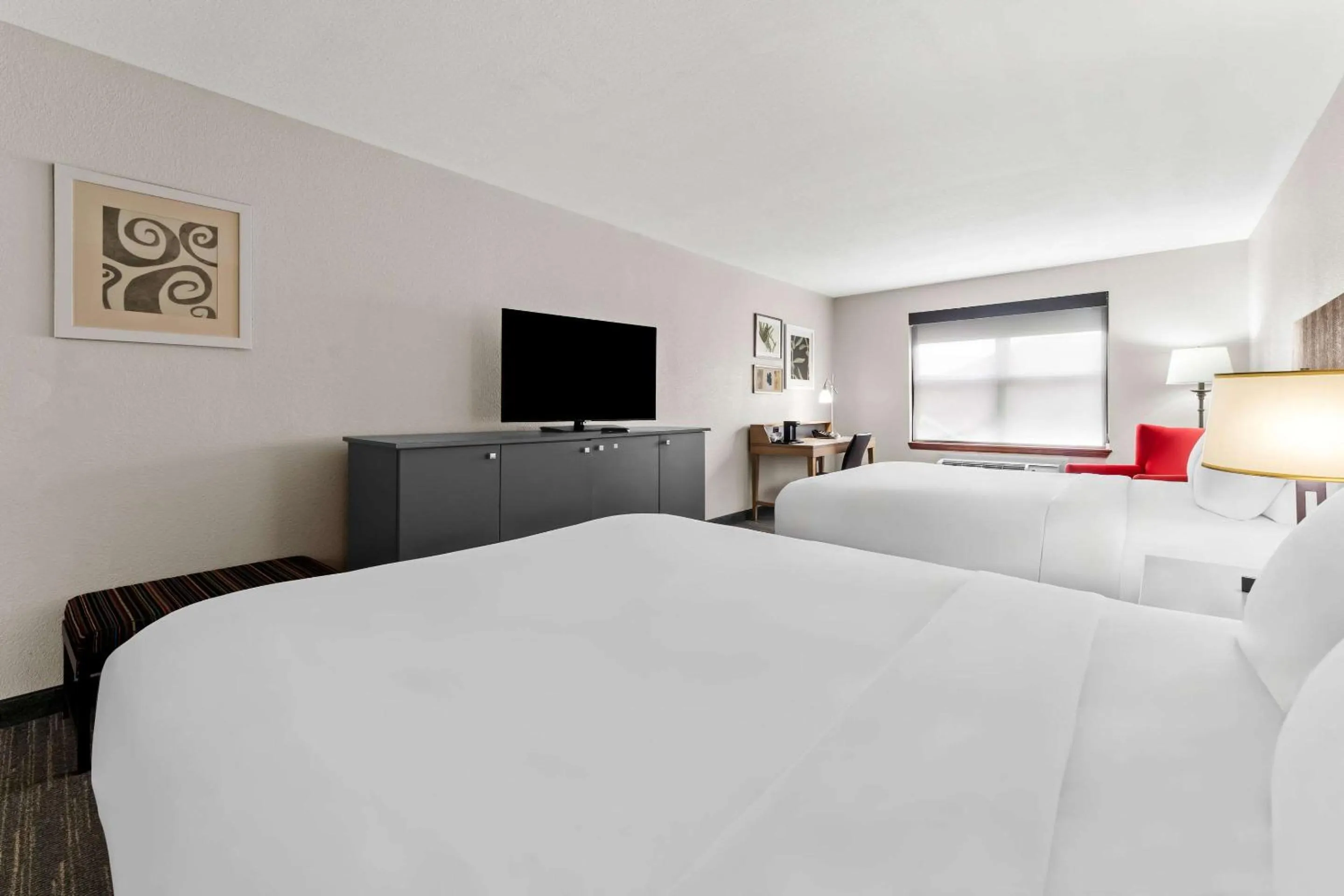 Bedroom, Bed in Country Inn & Suites by Radisson, Macon North, GA