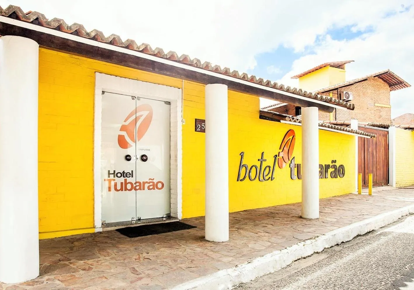 Facade/entrance in Hotel Tubarão