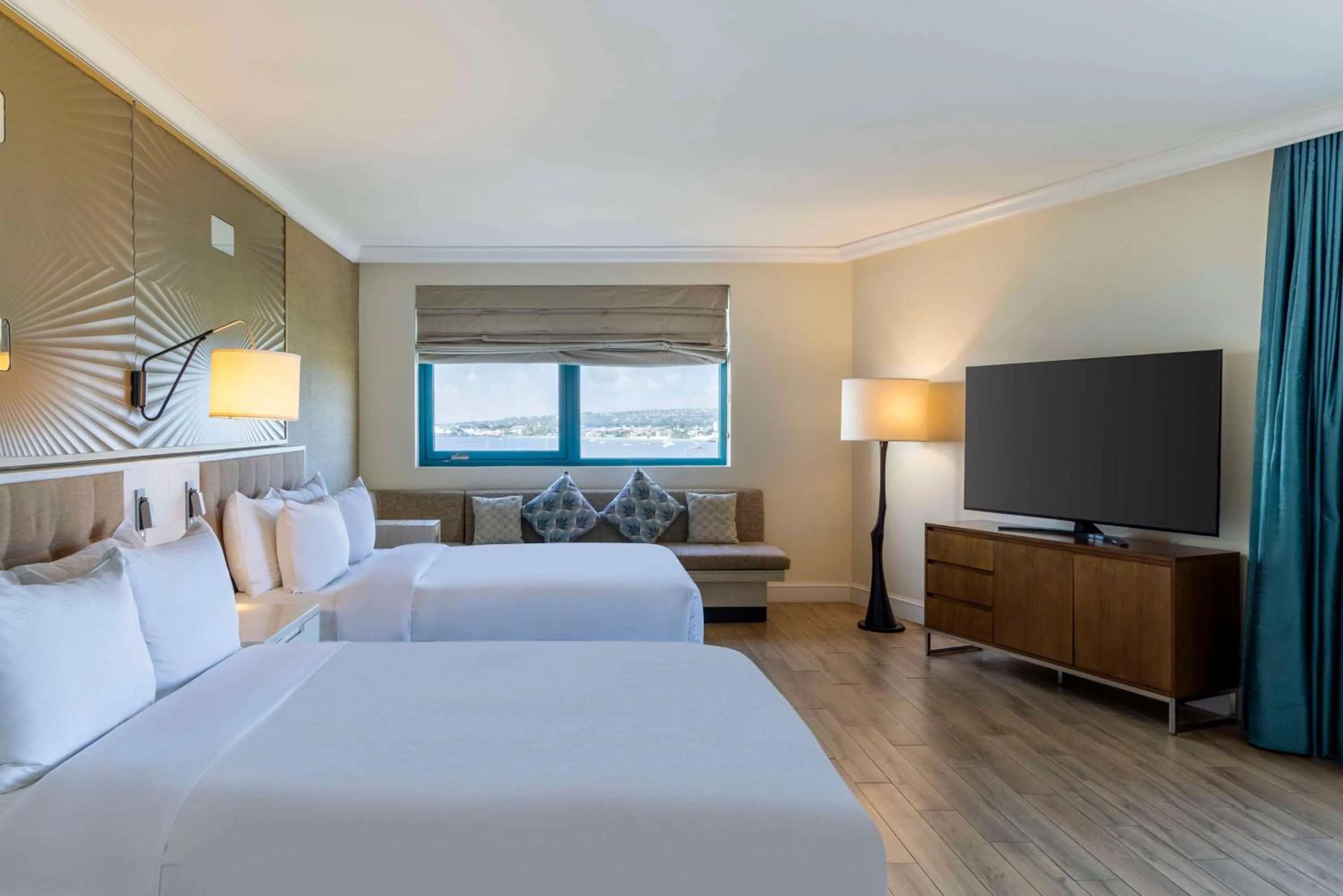 Living room, Bed in Hilton Barbados Resort